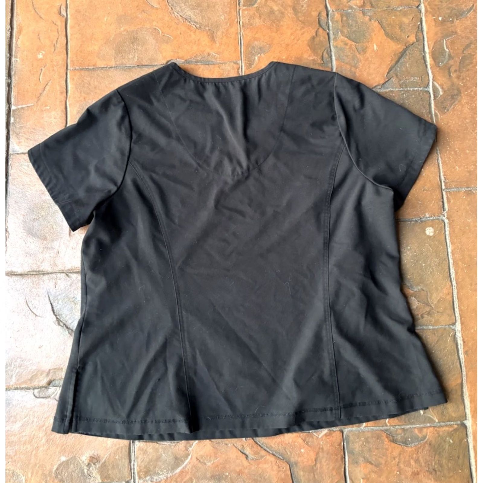 Betsey Johnson Betsey Johnson Women's Freesia Medical Scrub Top Shirt Women 2X Black Solid 2X Modern Scrub Top Mens Womens Size XS / US 0-2 / IT 36-38 - 3 Thumbnail