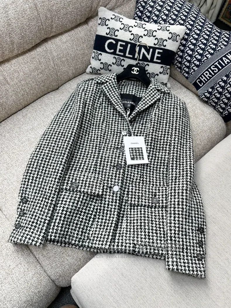Chanel Chanel Two-pocket tweed coat with a thousand-bird check Size XS / US 0-2 / IT 36-38 - 1 Thumbnail