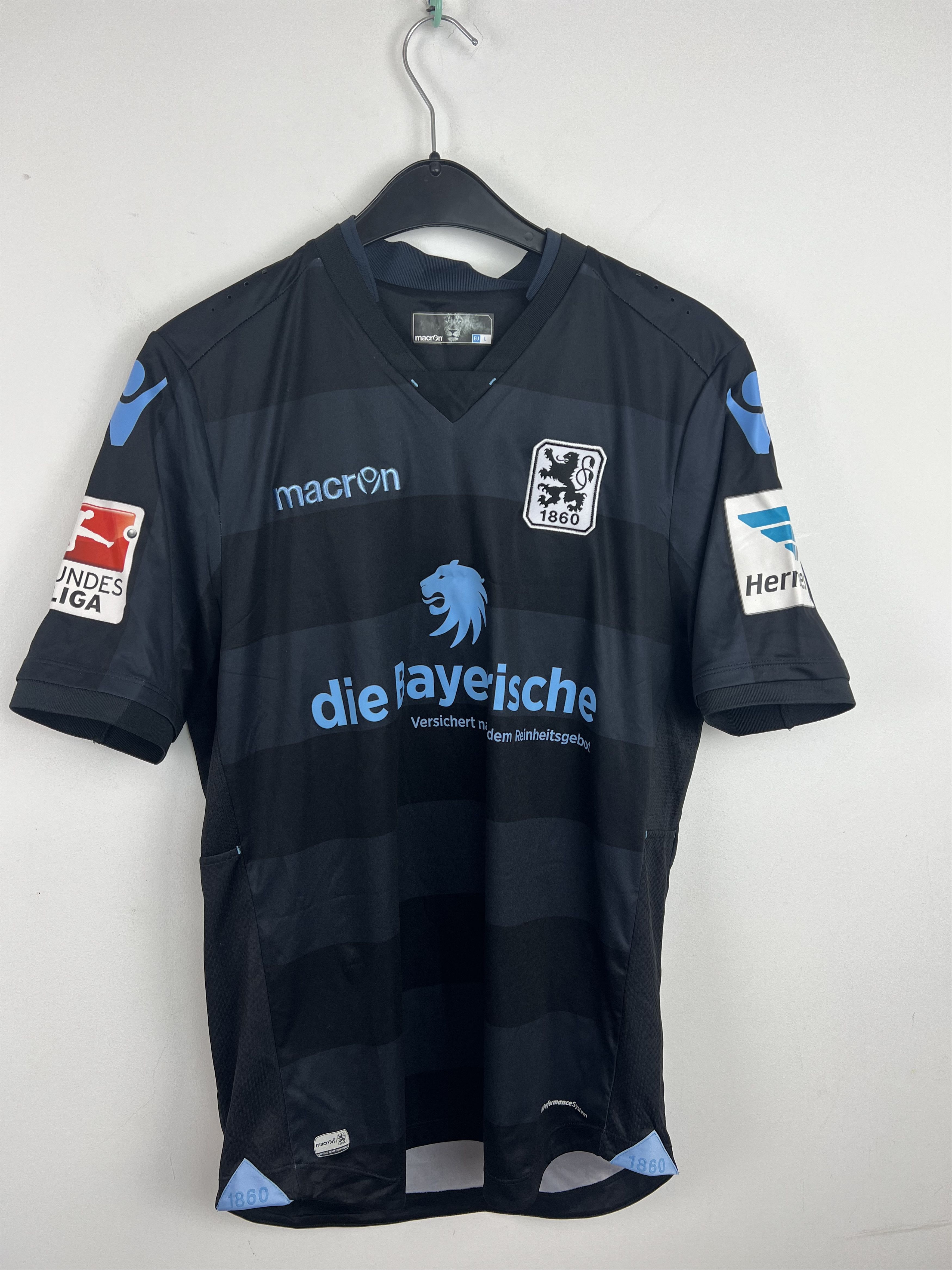 Macron TSV 1860 Munchen 2016-17 Away FOOTBALL Kit SHIRT Size US L / EU 52-54 / 3 - 1 Thumbnail