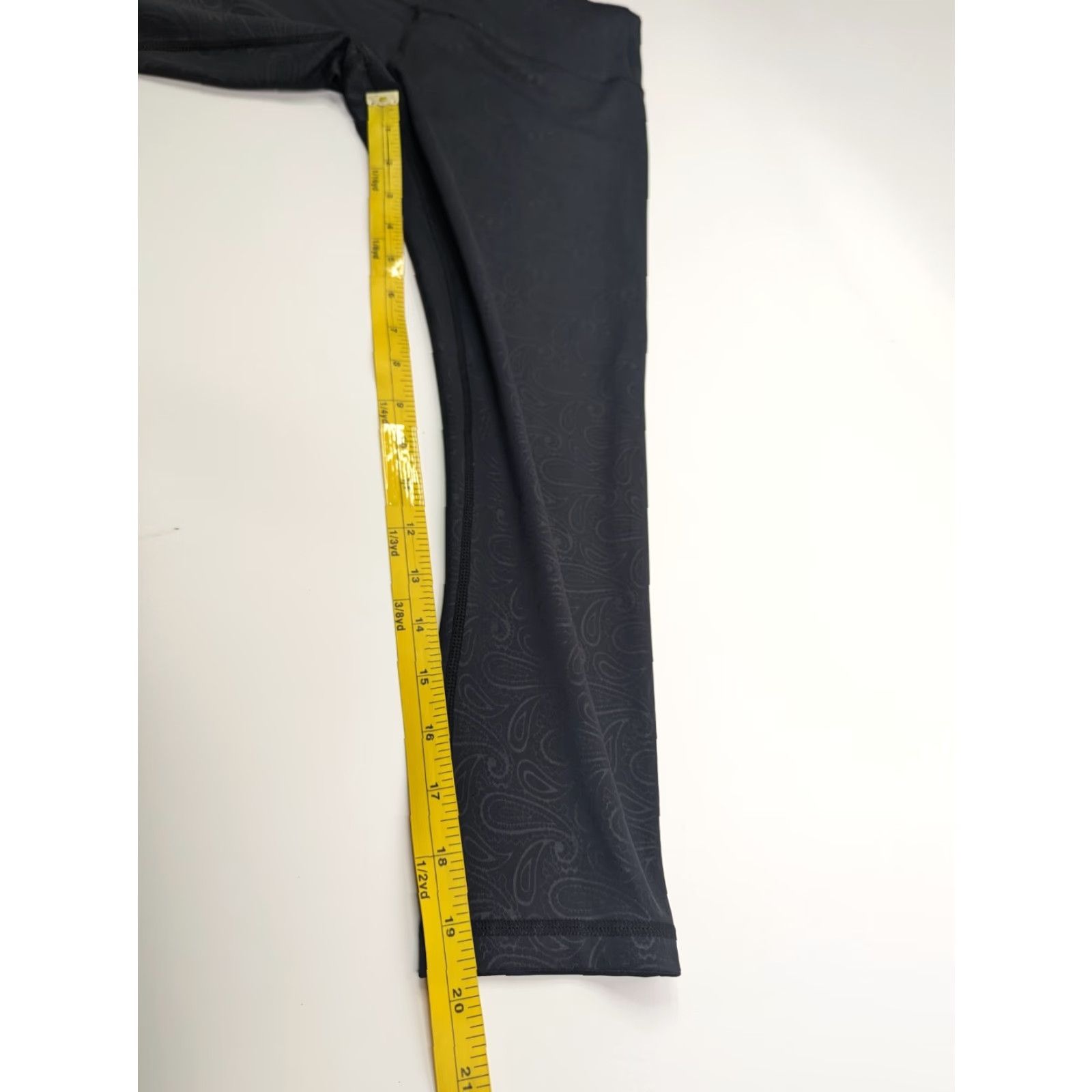 Vintage Zyia Active Leggings Capri Black Size 4 Womens Compression Pants Paisley Activewear Yoga Breathable High Waist Easy Care Size 27" / US 4 / IT 40 - 7 Thumbnail