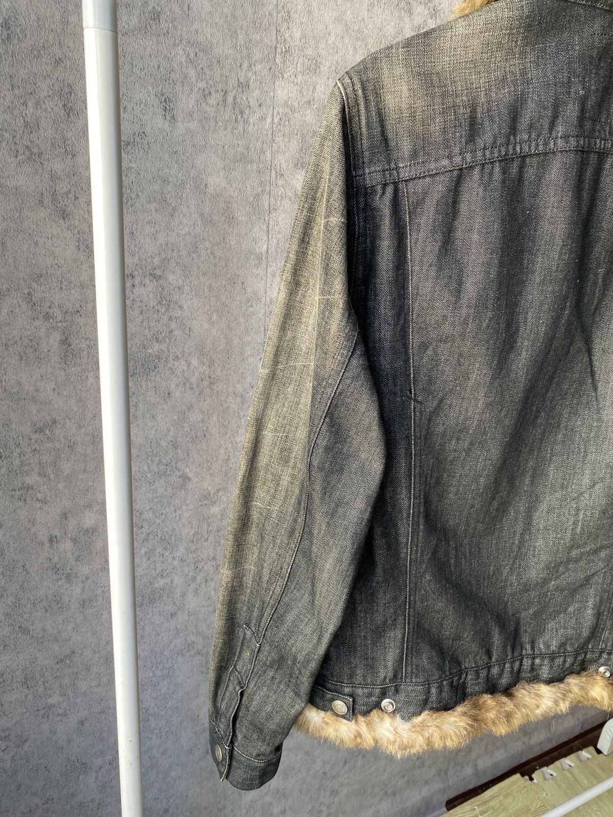 Japanese Brand 2000s Levi’s Fur Faded Black Denim Jacket Size US M / EU 48-50 / 2 - 11 Thumbnail