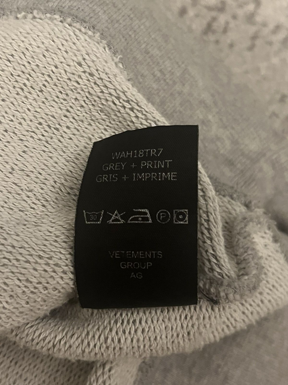 Vetements AW18 VETEMENTS Misplaced Logo Hoodie Size US M / EU 48-50 / 2 - 9 Thumbnail