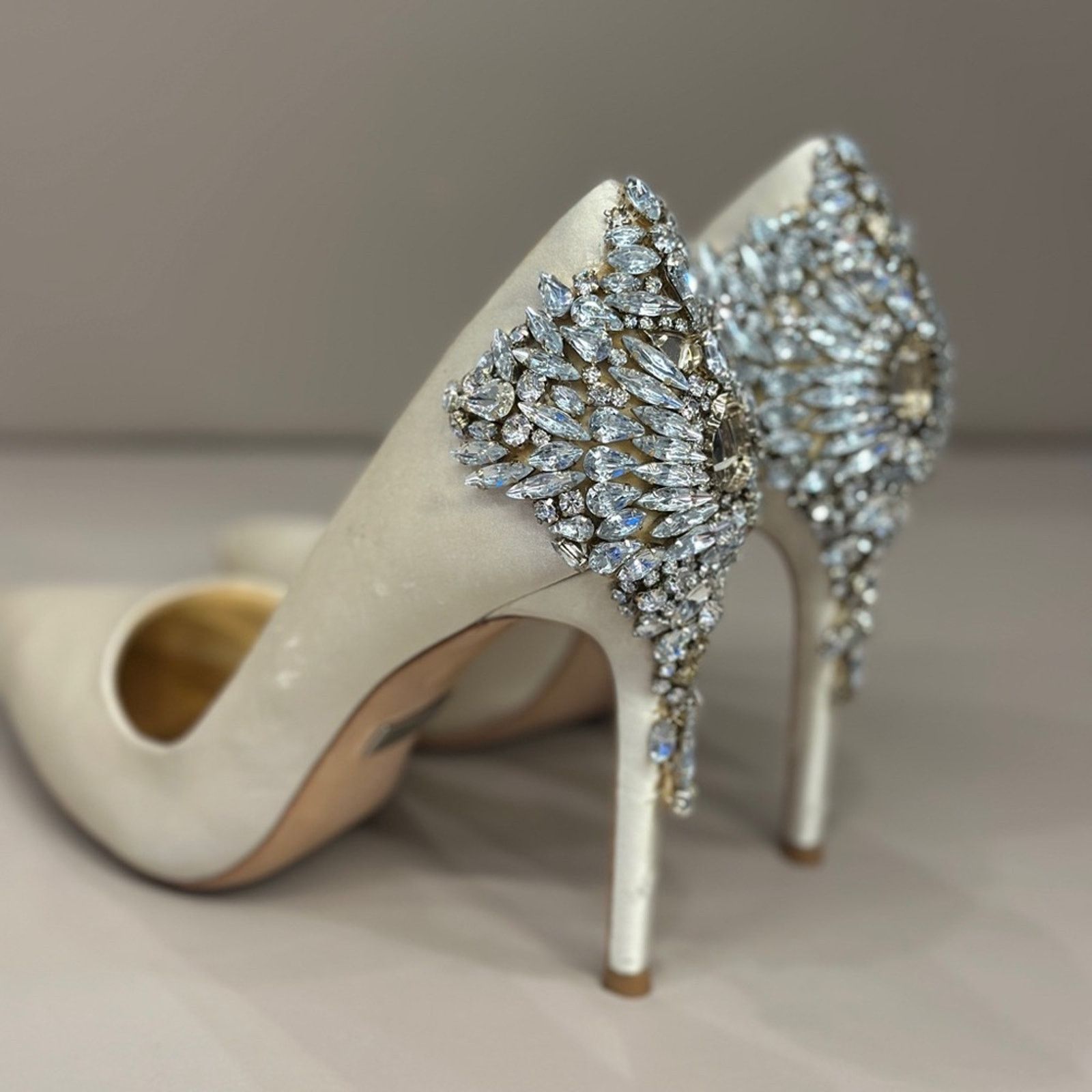 Badgley Mischka Badgley Mischka Wedding Embellished Ivory Pump Size US 7 / IT 37 - 1 Thumbnail