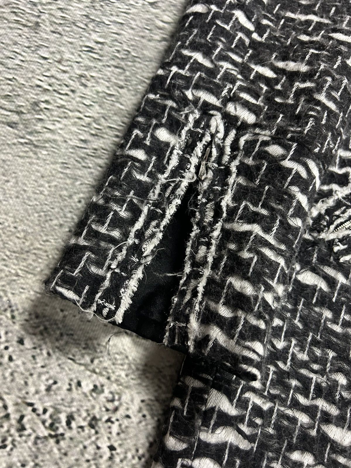 Chanel Chanel vintage coat tweed black white furry 2010 Size XS / US 0-2 / IT 36-38 - 7 Thumbnail