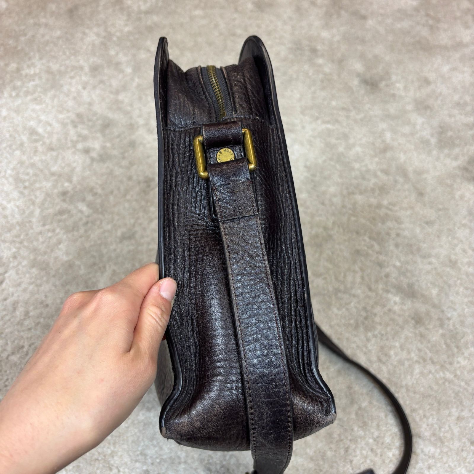 Louis Vuitton Louis Vuitton Taiga Brown Leather Messenger Shoulder Bag Size ONE SIZE - 6 Thumbnail