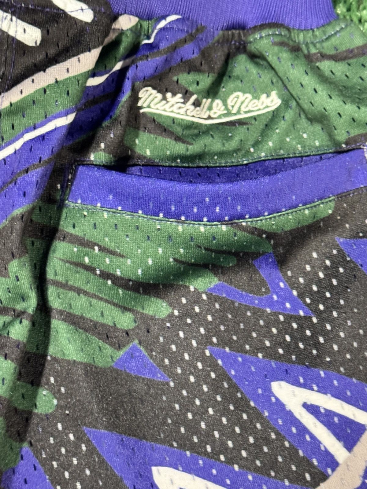 Mitchell & Ness Mitchell N Ness game day pattern short Bucks Size US 27 - 3 Thumbnail