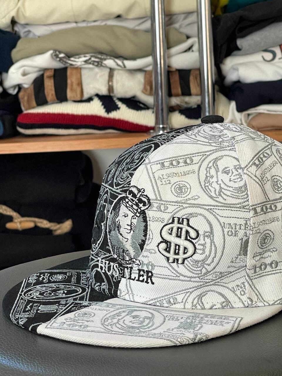 MLB × New Era Vintage New Era Embroidered Dollar 💵 Snap back hat Size ONE SIZE - 4 Thumbnail