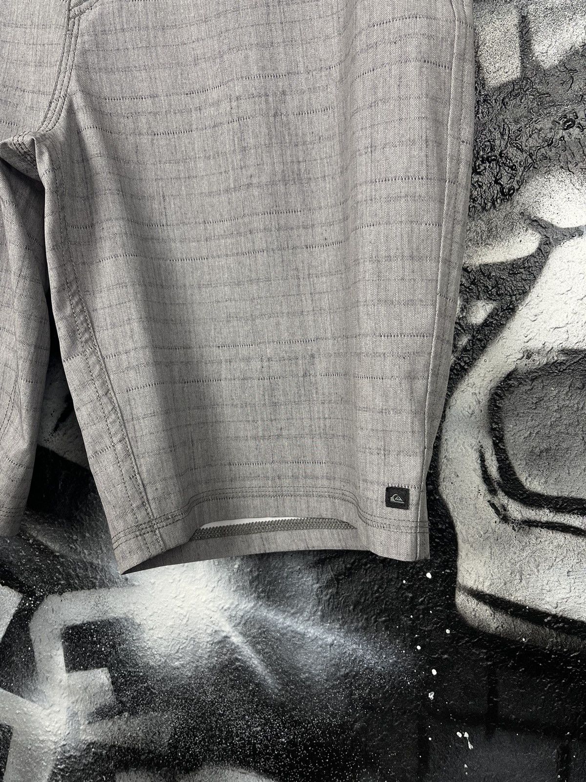 Quiksilver × Vintage Quiksilver Amphibians Grey Beach Shorts Men’s Size 30 Size US 30 / EU 46 - 4 Thumbnail