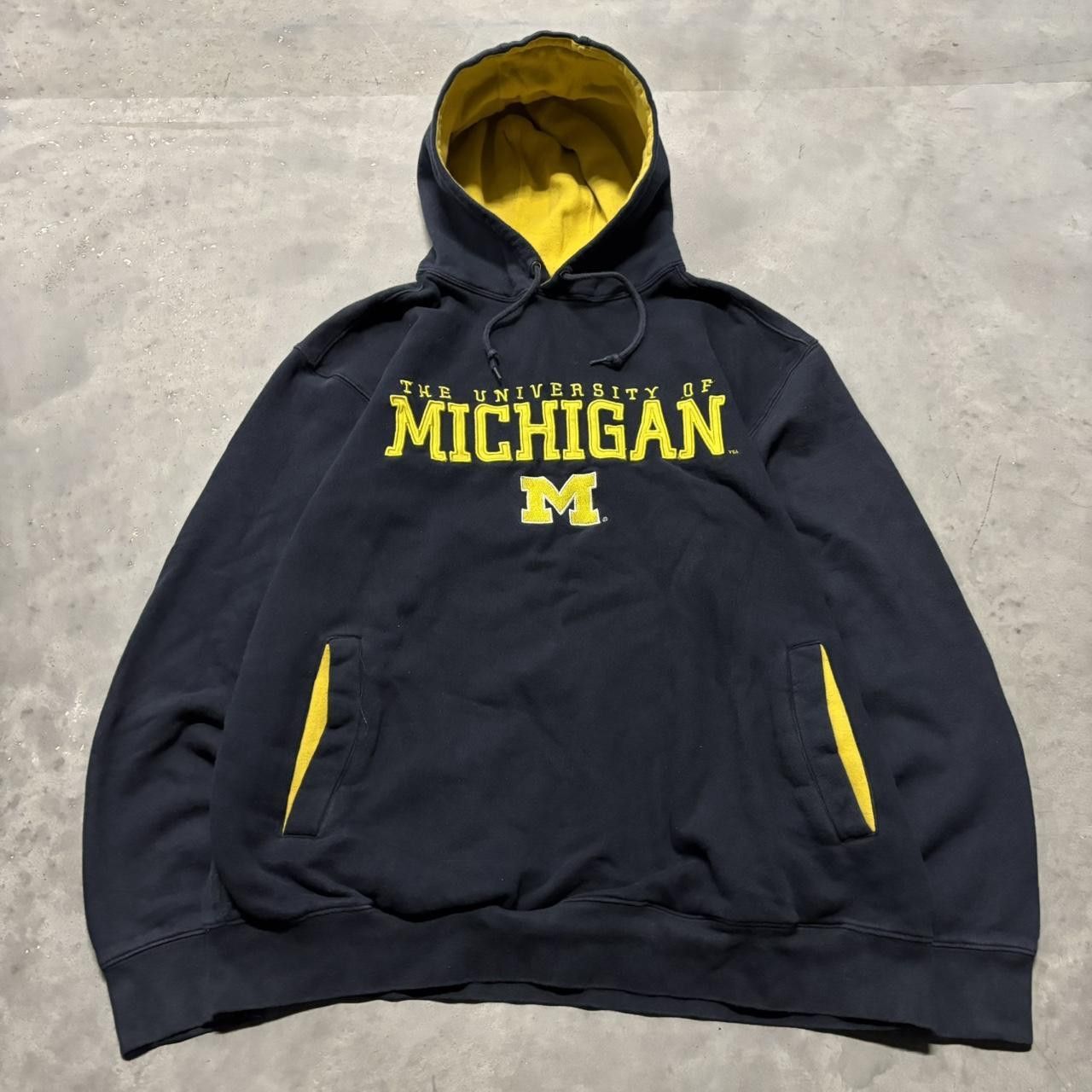 Japanese Brand × Vintage Crazy Vintage Y2K/2000s Navy Blue Michigan Wolverines College Hoodie! Size US L / EU 52-54 / 3 - 1 Thumbnail