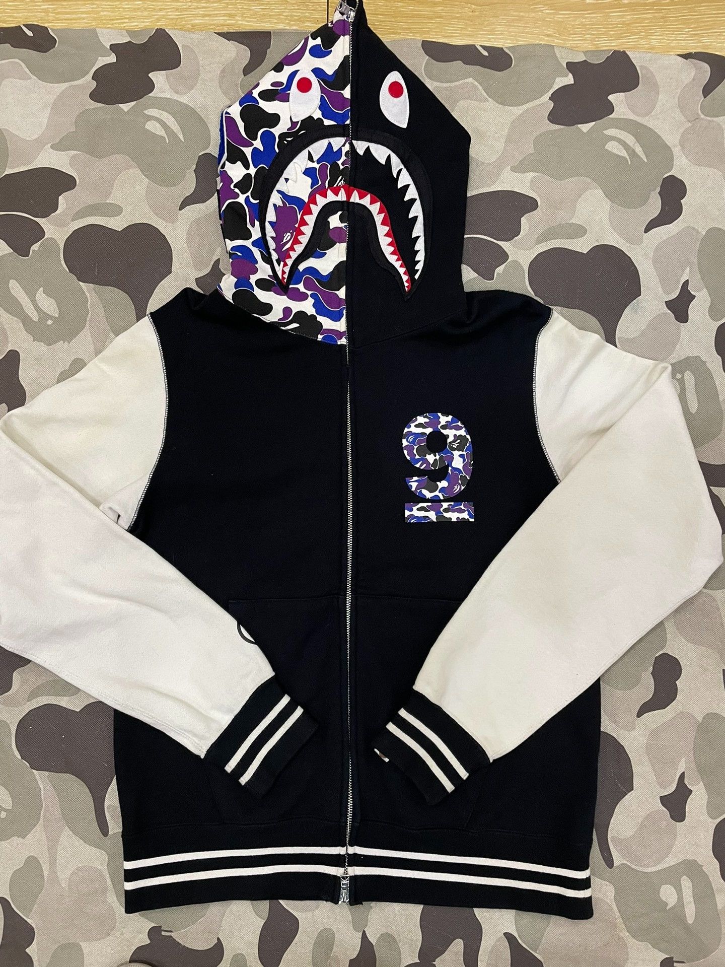 Bape Bape Shark Sweatshirt Pullover Size US L / EU 52-54 / 3 - 1 Thumbnail