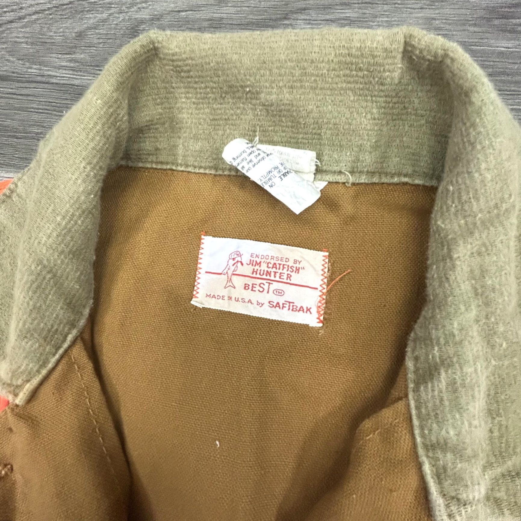 Vintage VINTAGE Saf-T-Bak Jacket Mens Large Hunting Blaze Orange Canvas Cotton Mid-Length Olive Lining Pockets Back Game Pouch Size US L / EU 52-54 / 3 - 6 Thumbnail