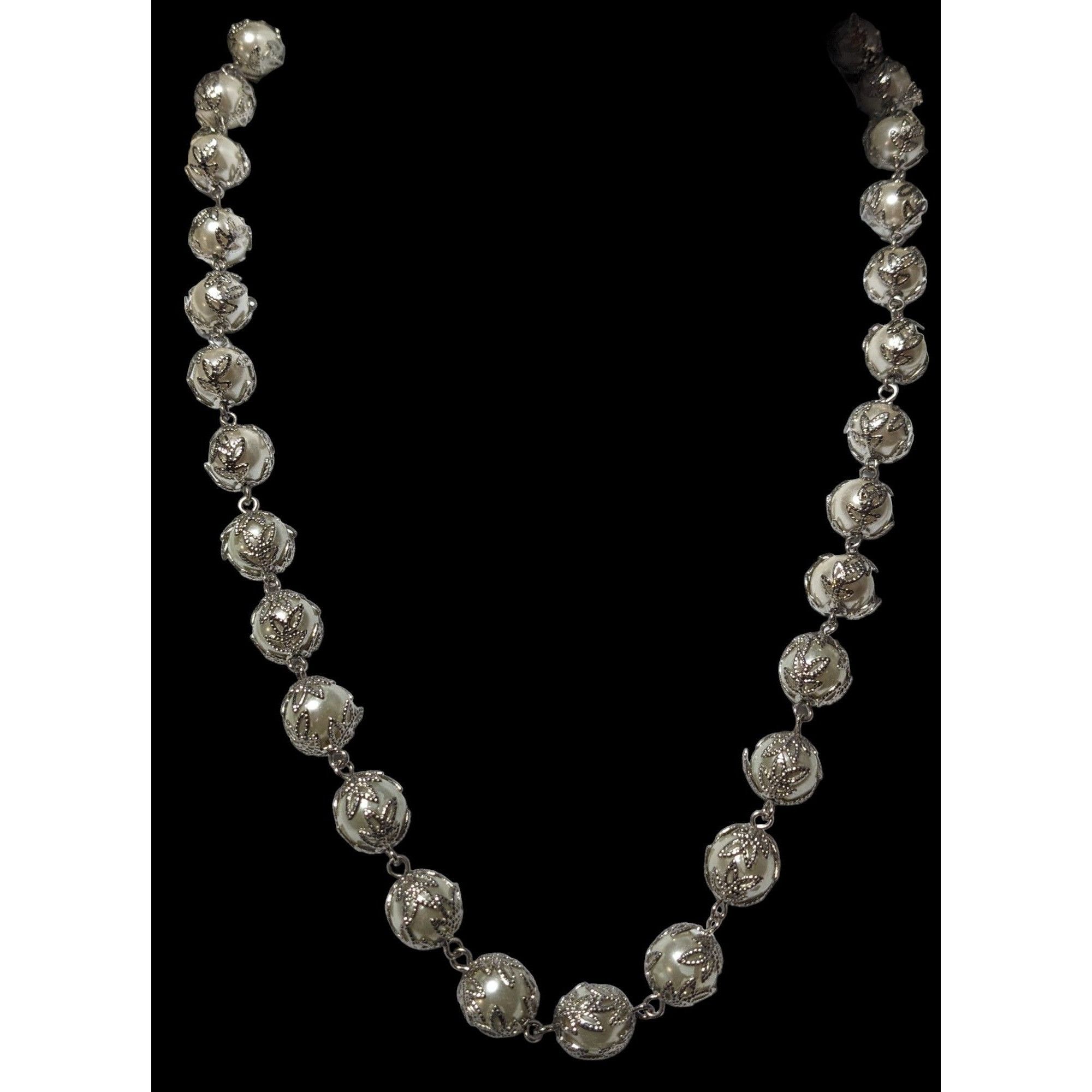 Other Whimsical Silver Leaf Capped Faux Pearl Necklace Size ONE SIZE - 2 Thumbnail