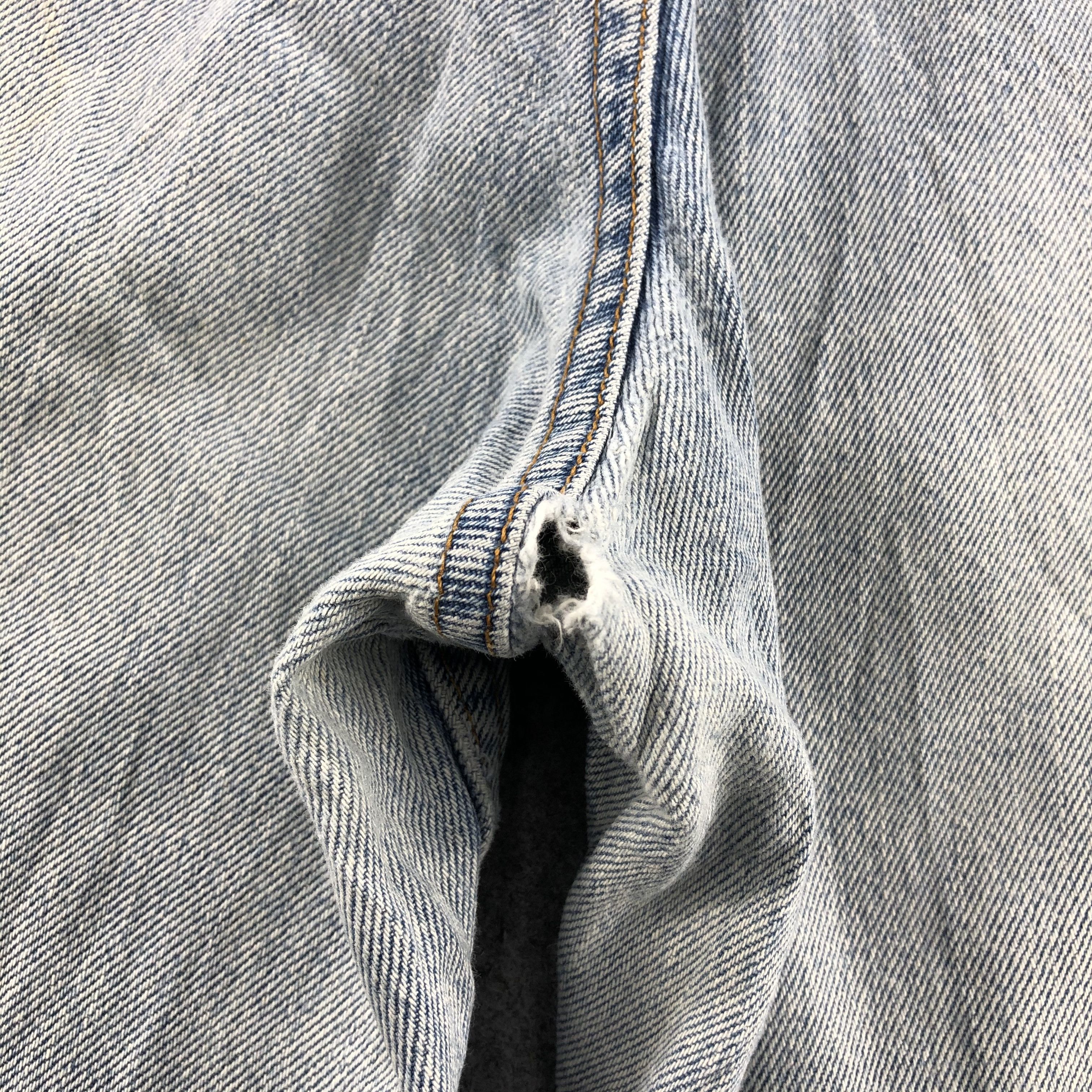 Levi's 90s Vintage Light Wash Levis 550 Jeans- J1355 Size US 35 - 8 Thumbnail