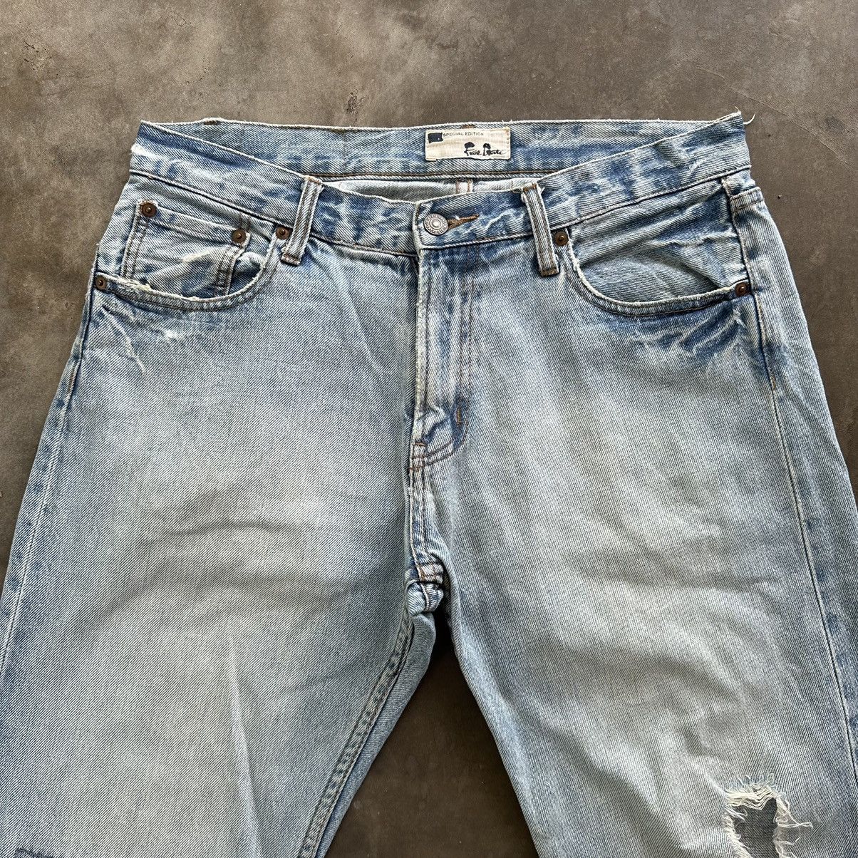 Japanese Brand Vintage Japanese Distressed Faded Denim Jean Pant W33 Size US 33 - 3 Thumbnail