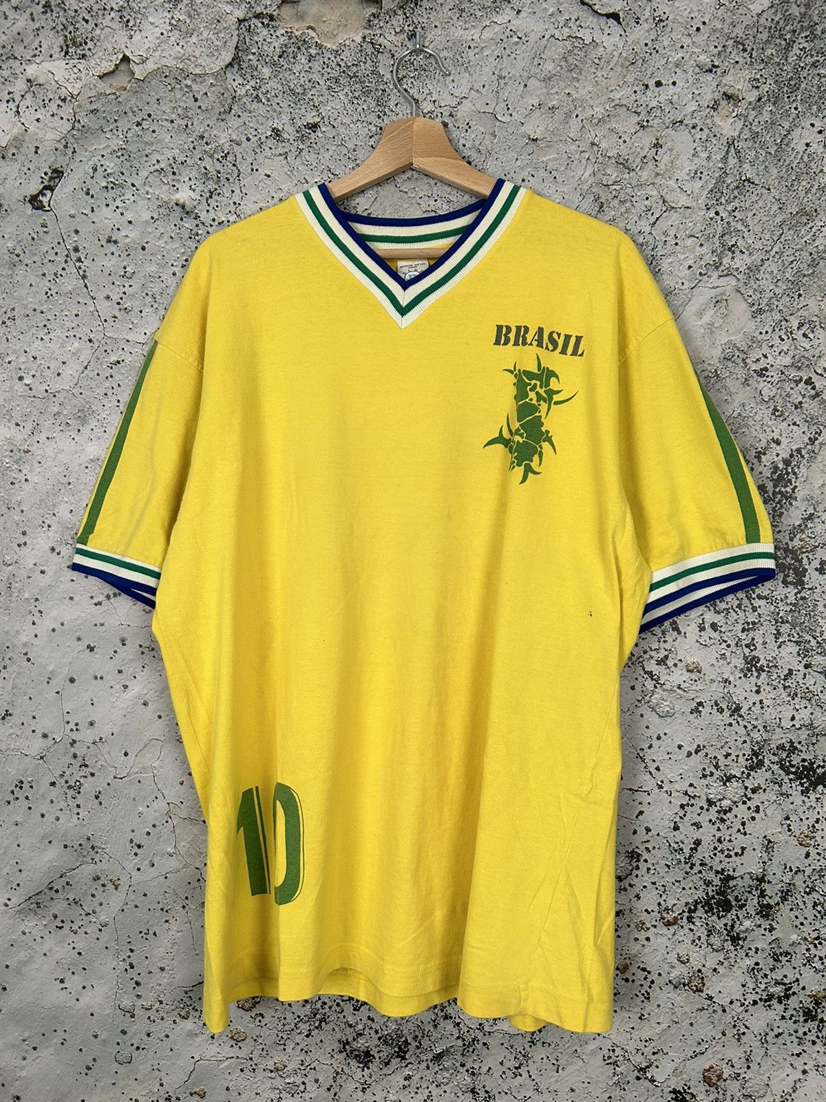 Band Tees Vintage Brazil Sepultura Jersey #10 Rare Rock Band Tee Metal Size US XL / EU 56 / 4 - 1 Thumbnail