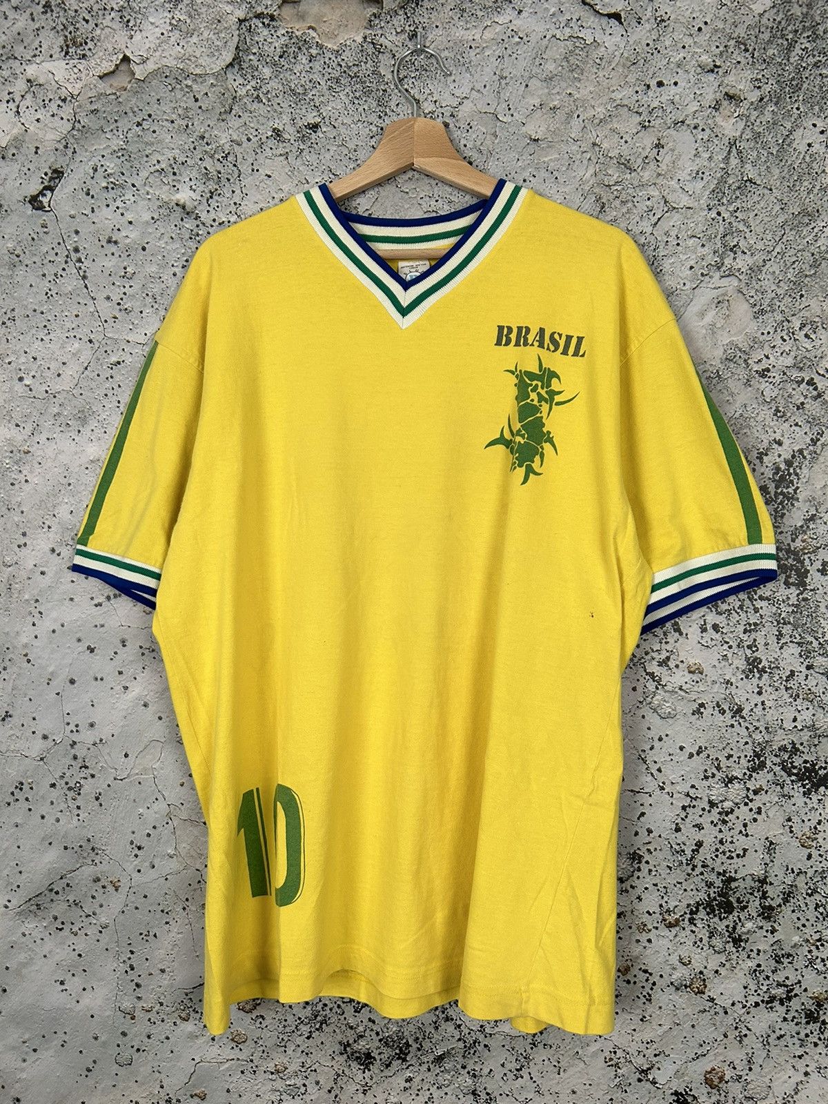 image of Band Tees x Rock T Shirt Vintage Brazil Sepultura Jersey 10 Rock Band Tee Metal in Yellow (Size XL)