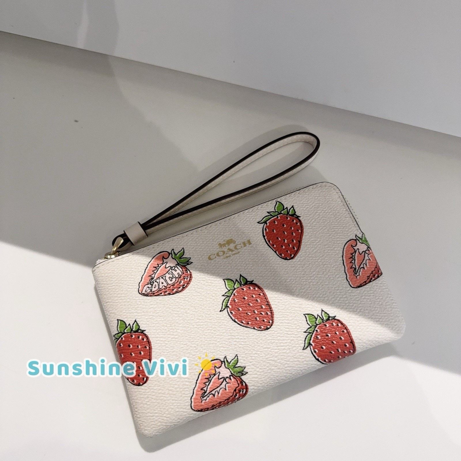 Coach NWT Coach CBB81 Corner Zip Wristlet Strawberry Gold/Chalk Size ONE SIZE - 1 Thumbnail