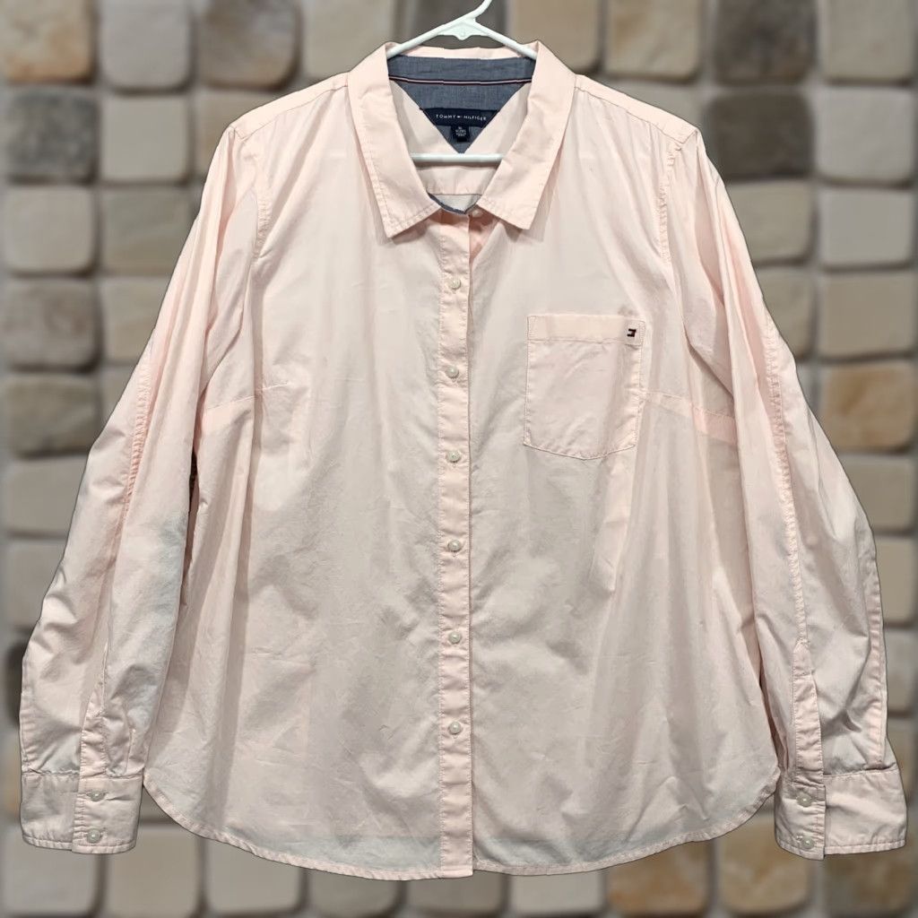 Tommy Hilfiger Tommy Hilfiger Shirt Men’s XL Button 1 Pocket Logo Light Pink Roll Cuff Strap Shirt Mens XL Pink Logo Light Pink Button-Up Size US XL / EU 56 / 4 - 1 Thumbnail