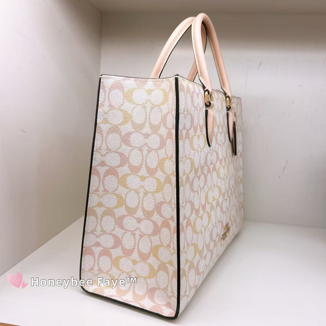Coach NWT Coach Maggie Tote Bag In Pretty Signature Canvas CDZ06 Size ONE SIZE - 4 Thumbnail