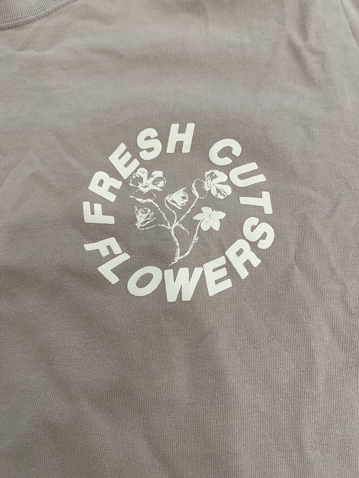 Designer Fresh Cut Flowers mens XL tshirt Size US XL / EU 56 / 4 - 2 Thumbnail