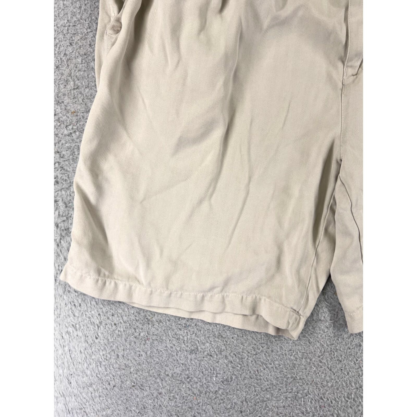 Tommy Bahama Tommy Bahama Bermuda Shorts Men 34 Beige Pleated Silk Herringbone Quick Dry Lightweight Size US 34 / EU 50 - 3 Thumbnail