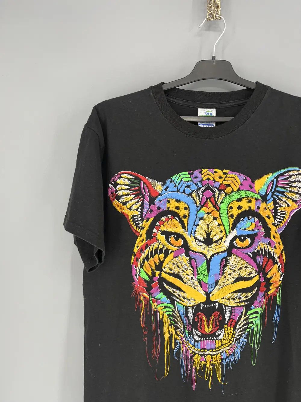 Vintage Vintage Y2K 90s Painted Tiger Face Graphic T-shirt Size US XL / EU 56 / 4 - 4 Thumbnail