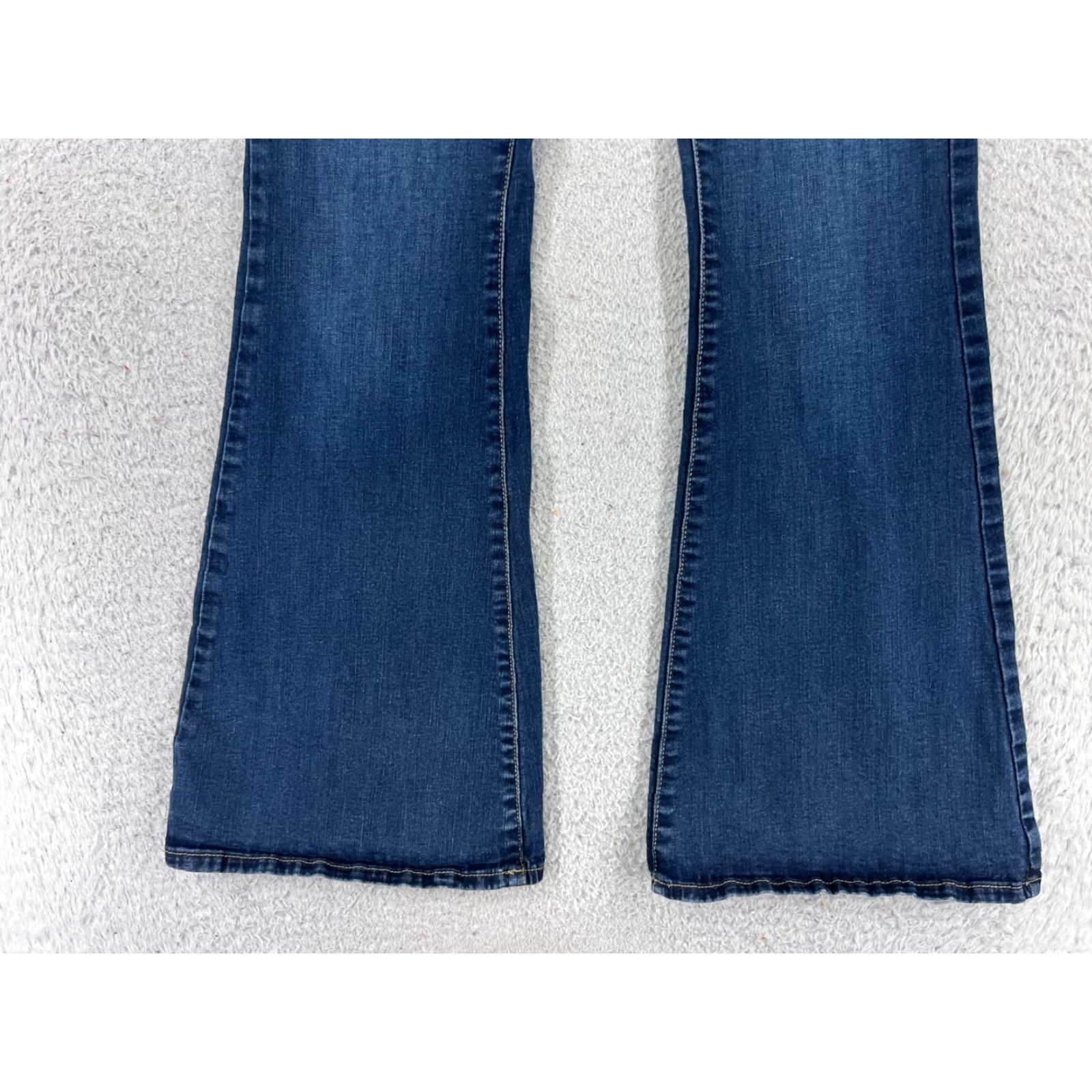 Vintage SO Jeans Pants Women 11 Blue Denim Flared Mid Rise Med Wash 26x30 Cotton Blend Regular 5-Pocket Design Zip Size 32" / US 10 / IT 46 - 2 Thumbnail
