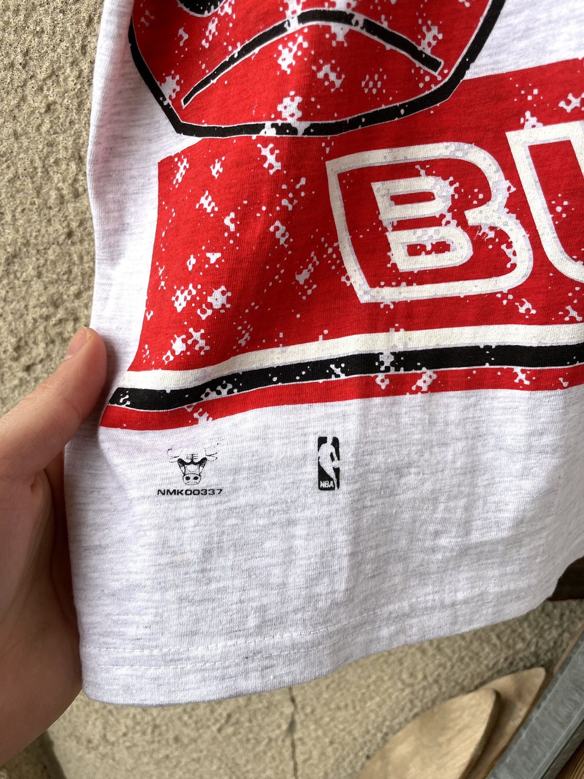 NBA Vintage 90s Chicago Bulls Nutmeg NBA Over Print T-Shirt Size US XL / EU 56 / 4 - 15 Thumbnail