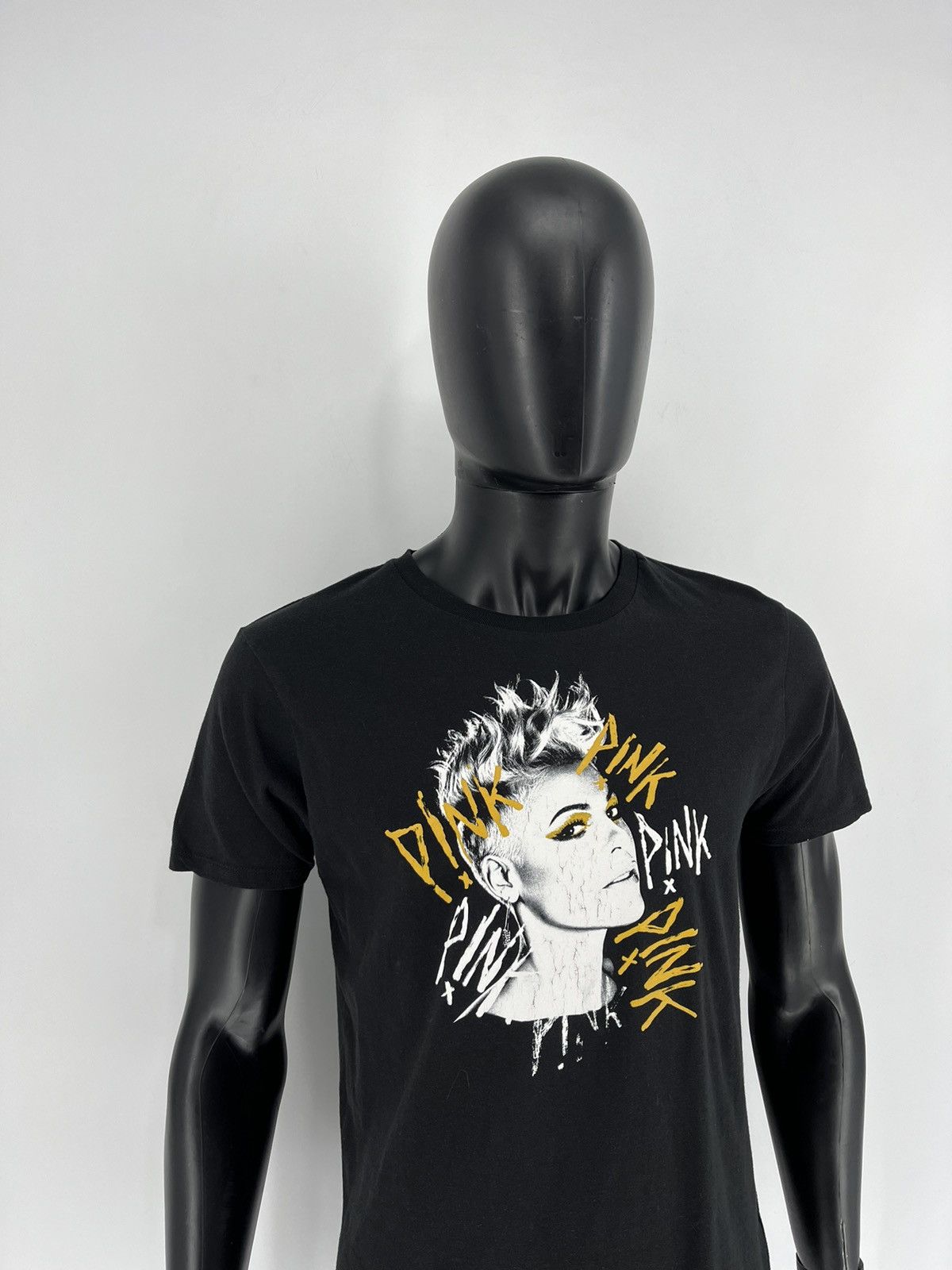 Band Tees Vintage Y2K Pink Fun House Tour American Singer Artist Tee Size US M / EU 48-50 / 2 - 3 Thumbnail