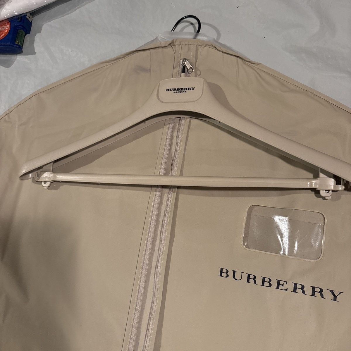 Burberry Burberry Hanger & Luggage Garment Bag Beige Zipper 52x23” Size ONE SIZE - 1 Thumbnail