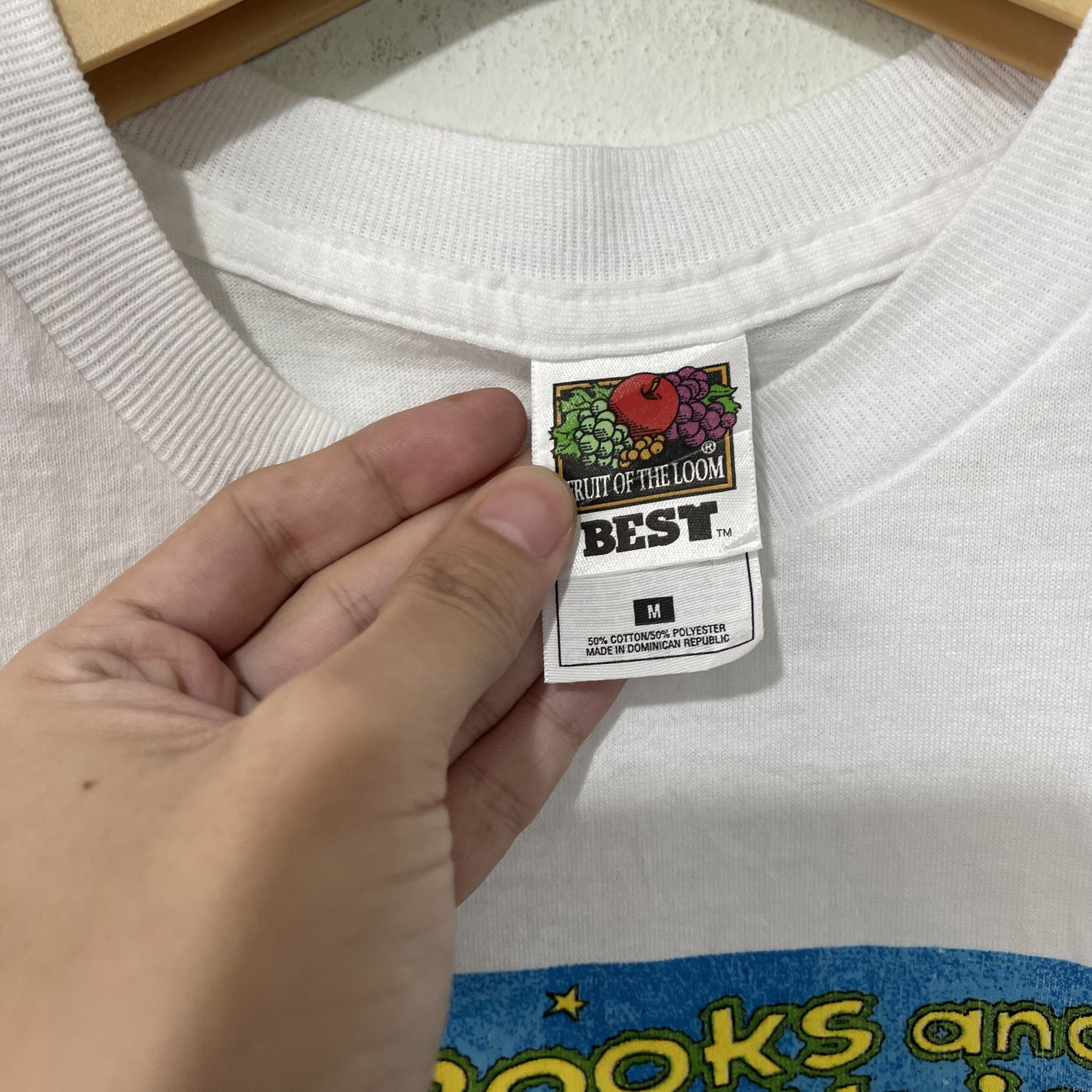 Vintage Vintage 90s Into Books Out of This World T-Shirt Size US M / EU 48-50 / 2 - 4 Thumbnail