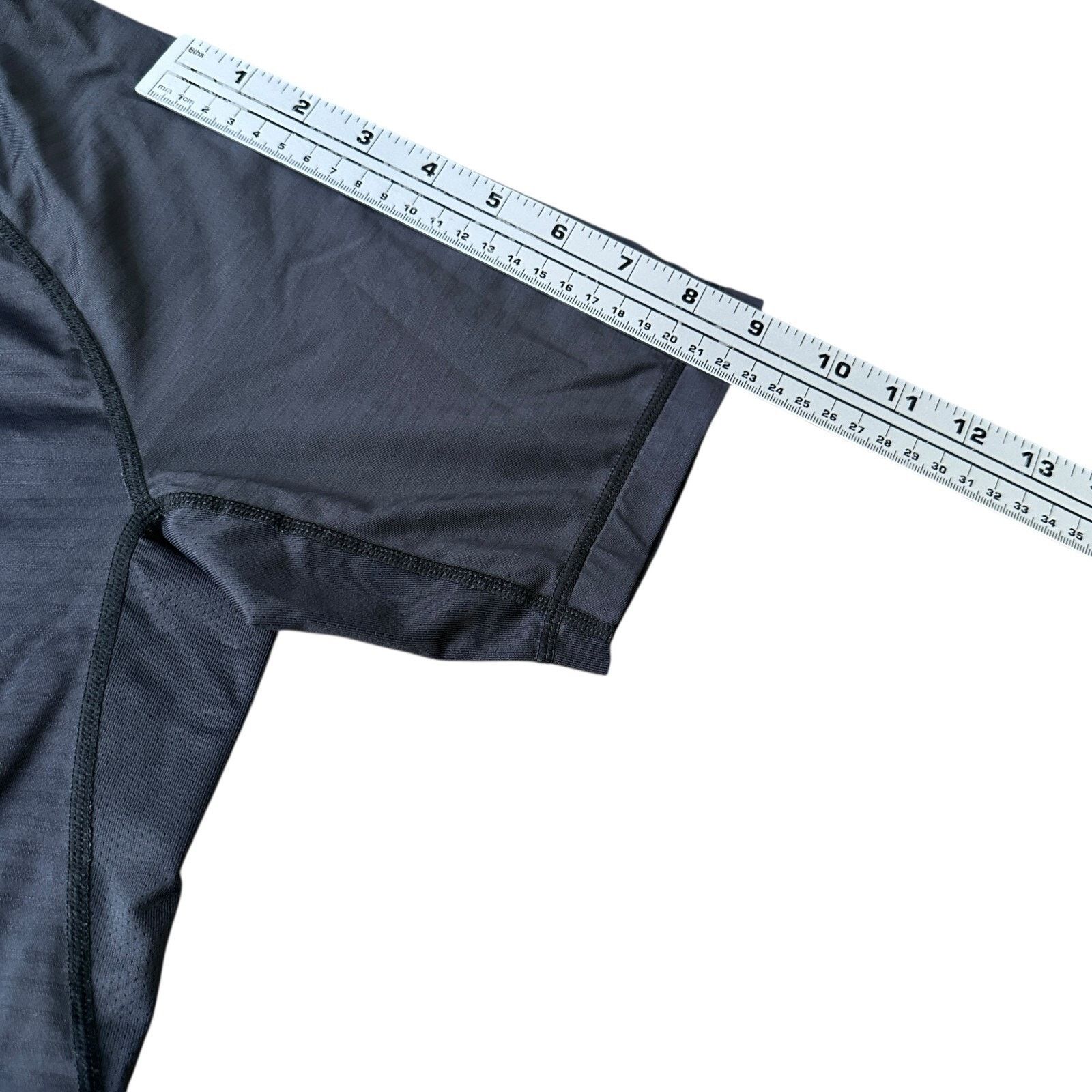 Rhone Rhone Sentry T-Shirt Men S Gray Short Sleeve V-Neck Athletic Size US S / EU 44-46 / 1 - 8 Thumbnail