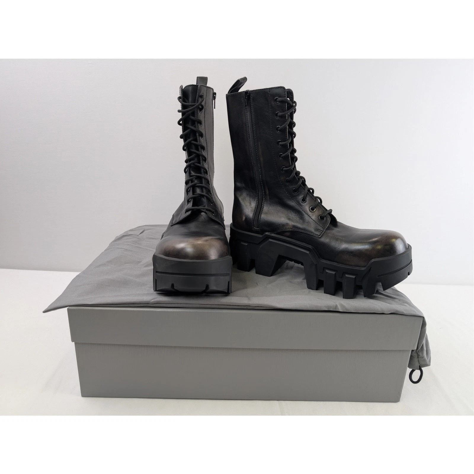 Balenciaga o1rshd1 Q:2 / Worn-out Effect Leather Bulldozer Laceup Boots Size US 11 / EU 44 - 14 Thumbnail