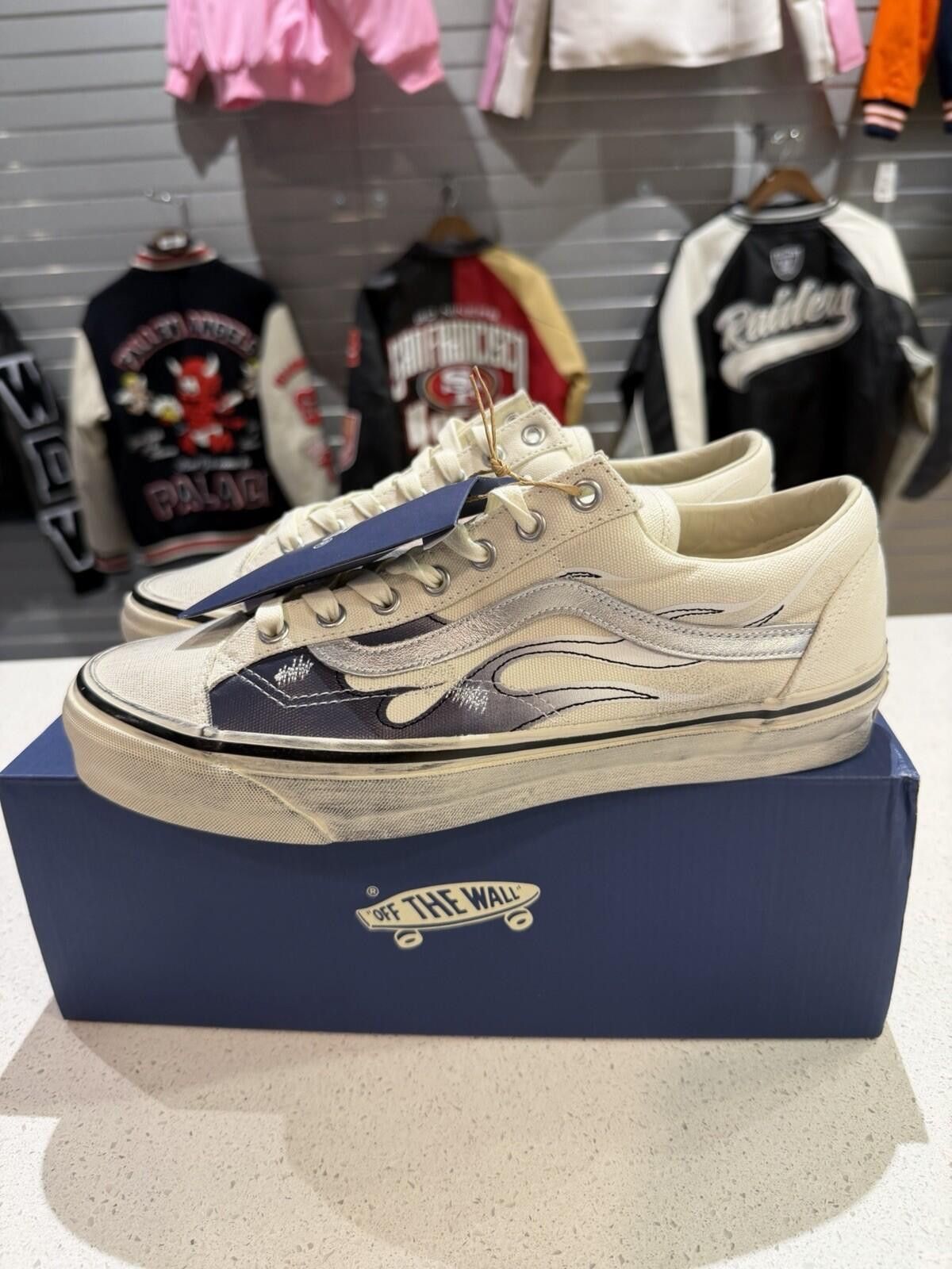 Vans Vans Old Skool 36 Flame Archive Pack Marshmallow (9) NEW Size US 9 / EU 42 - 6 Thumbnail