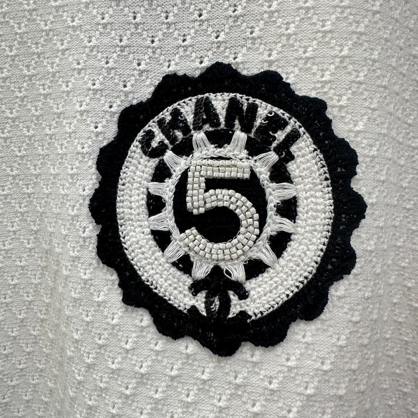 Chanel Chanel 23C Knit No.5 Beaded Logo Short Sleeve 34 Size XS / US 0-2 / IT 36-38 - 6 Thumbnail