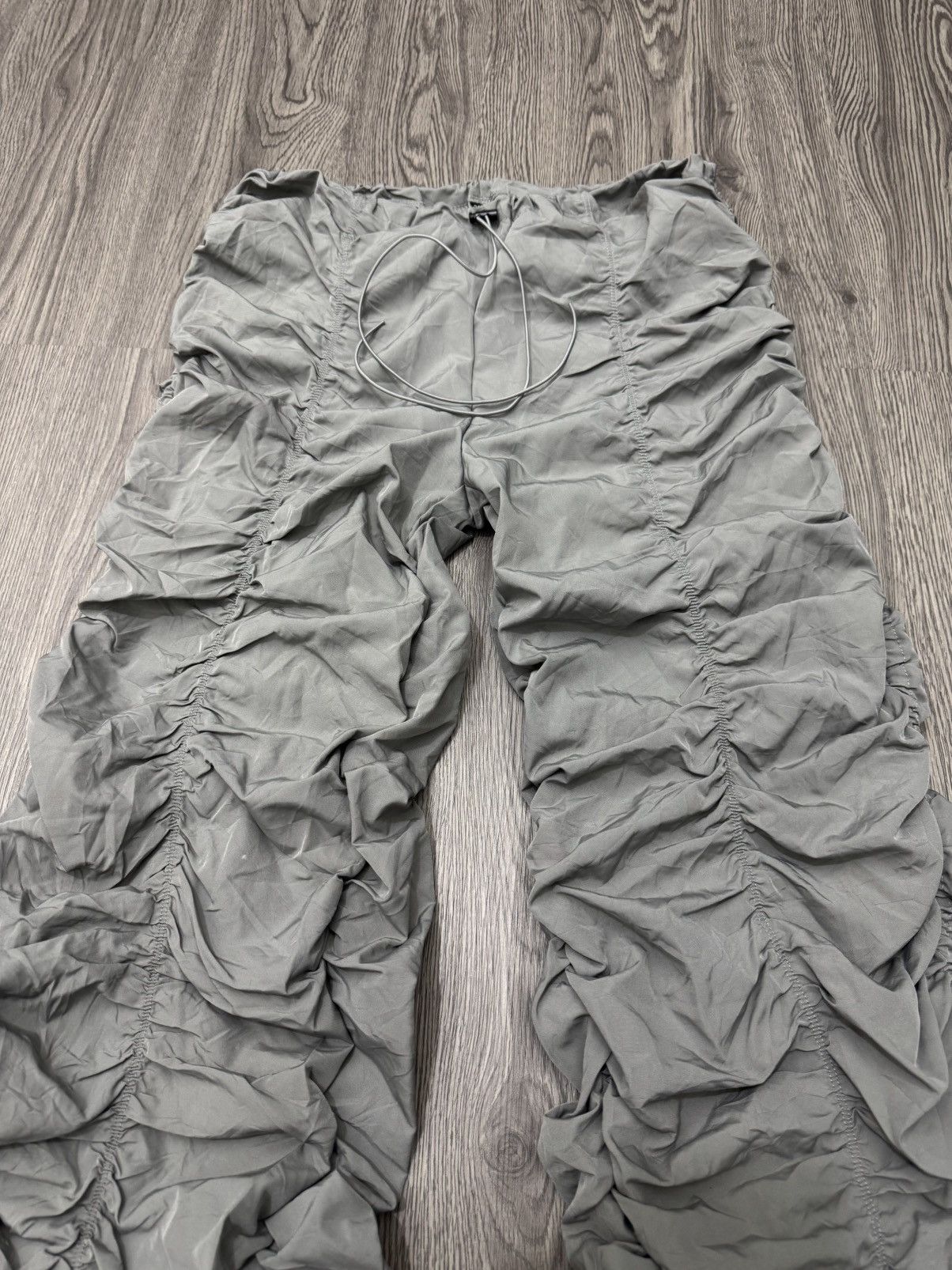 20471120 💥SALE💥SHEIN ICON Drawstring Waist Ruched Wide Leg Parachute Size US 31 - 4 Thumbnail