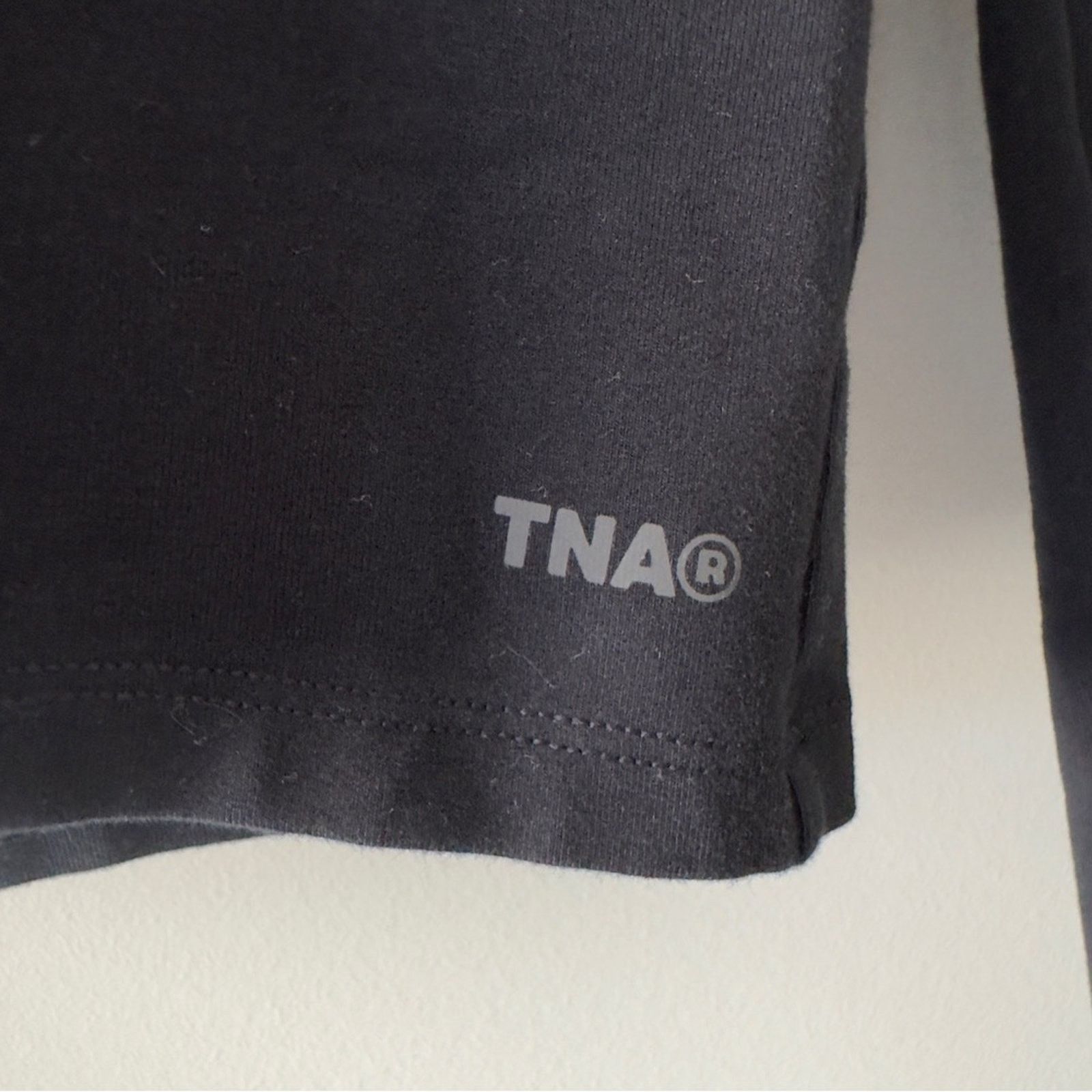 Aritzia Aritzia TNA Fitted Black Hoodie Top Long Sleeve Athleisure S Size S / US 4 / IT 40 - 4 Thumbnail