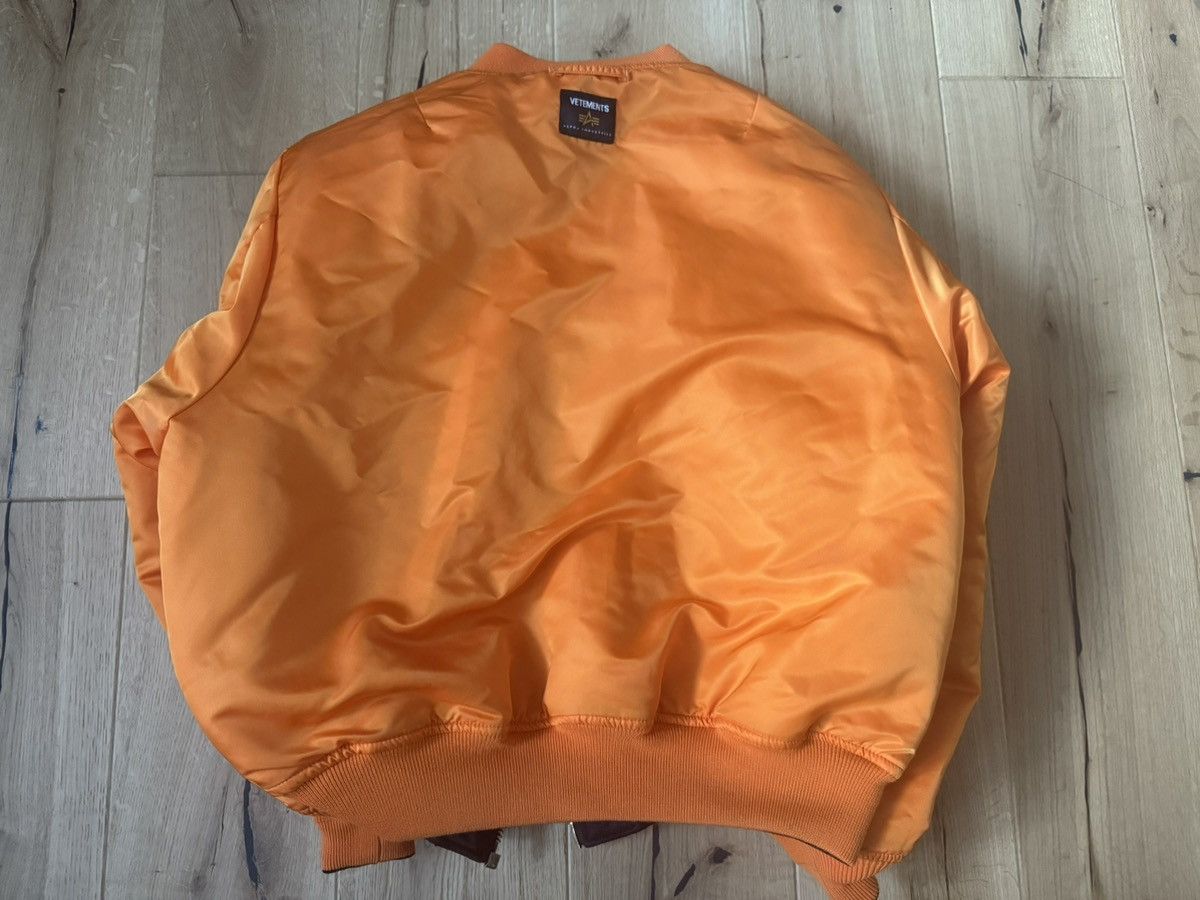 Alpha Industries × Vetements VETEMENTS SS18 Homme Emoji Reversible Bomber Size US S / EU 44-46 / 1 - 10 Thumbnail