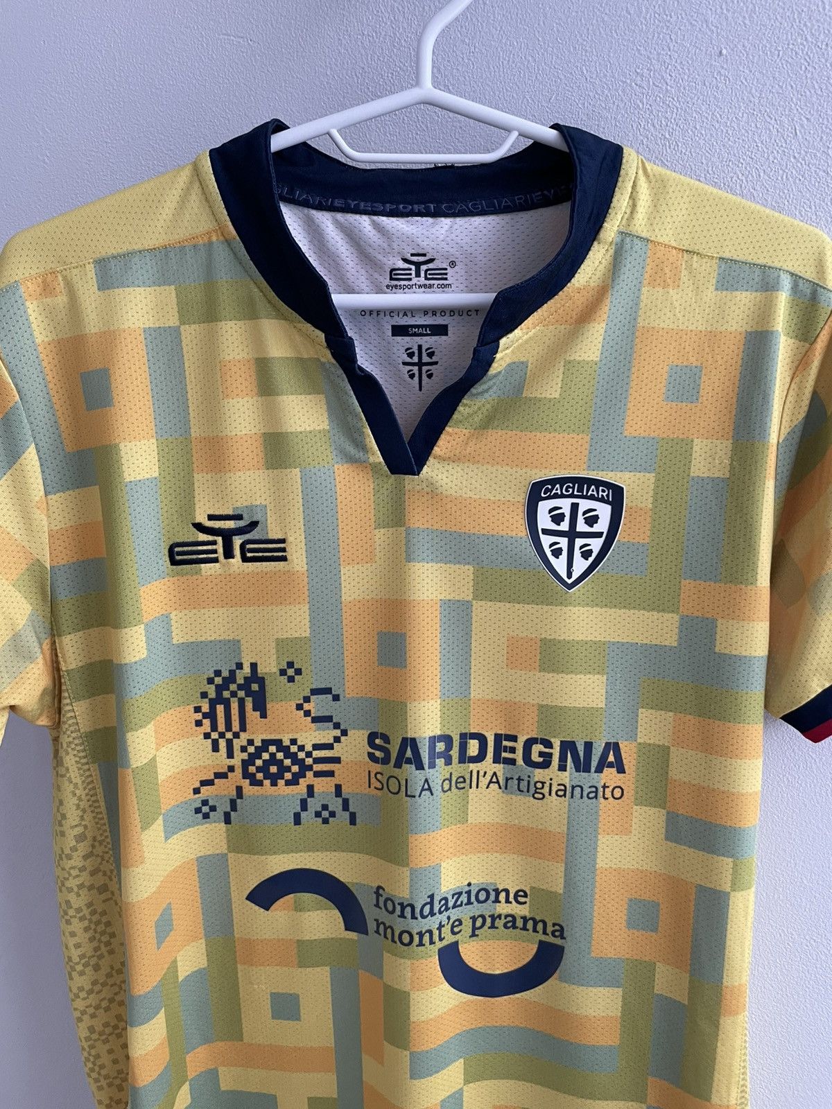 Vintage Cagliari Calcio 2022 2023 Third Football Soccer Jersey Shirt Size US S / EU 44-46 / 1 - 6 Thumbnail