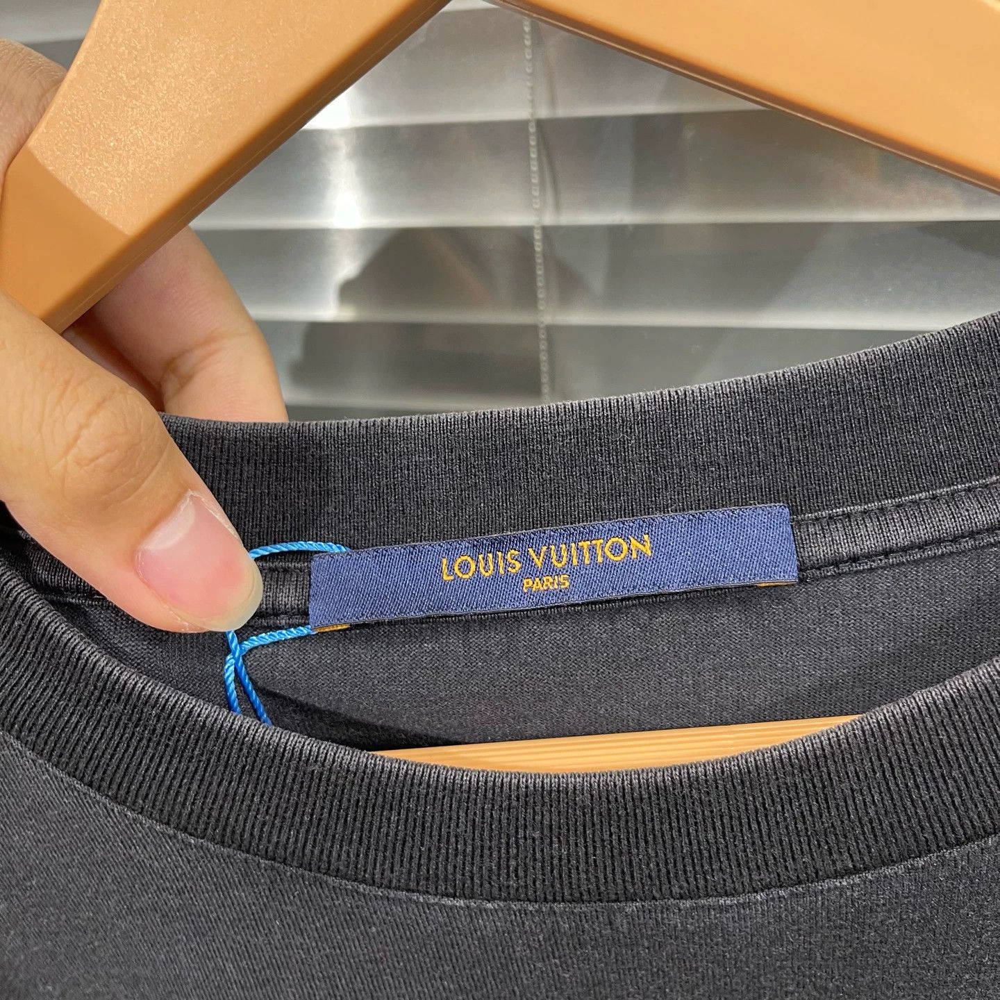 Louis Vuitton LV Smoke SS Tee L 98 New Size US L / EU 52-54 / 3 - 3 Thumbnail