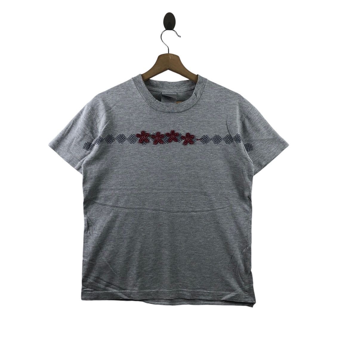 Nike × Vintage Vintage NIKE Floral Tee Shirt Women T Shirt Size US M / EU 48-50 / 2 - 1 Thumbnail