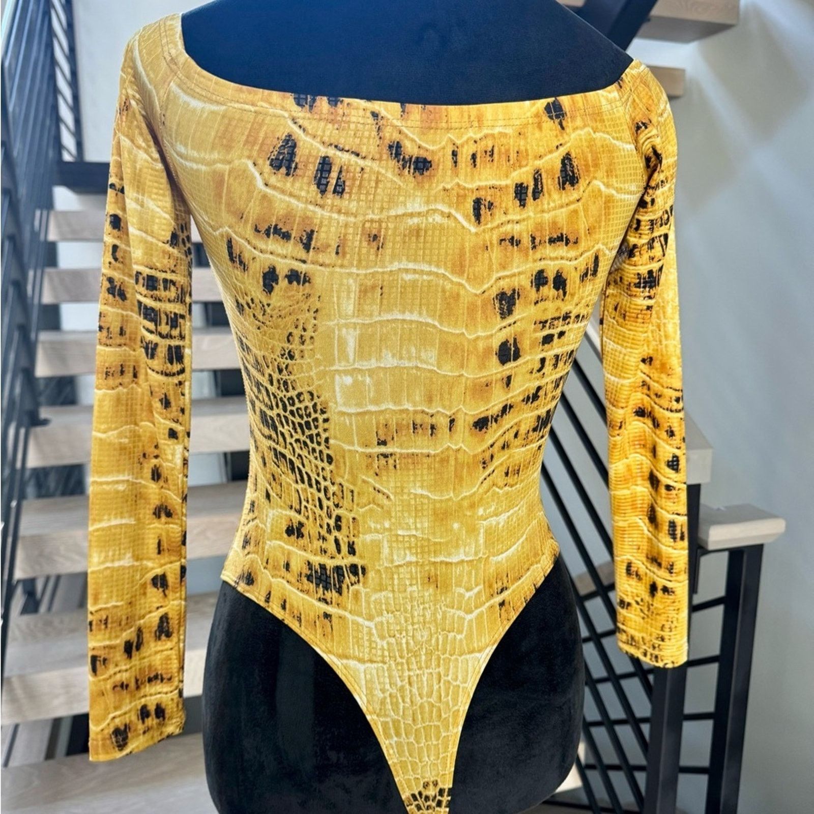 Guess New Guess Yellow Snakeskin Women's Top size XS Size XS / US 0-2 / IT 36-38 - 4 Thumbnail