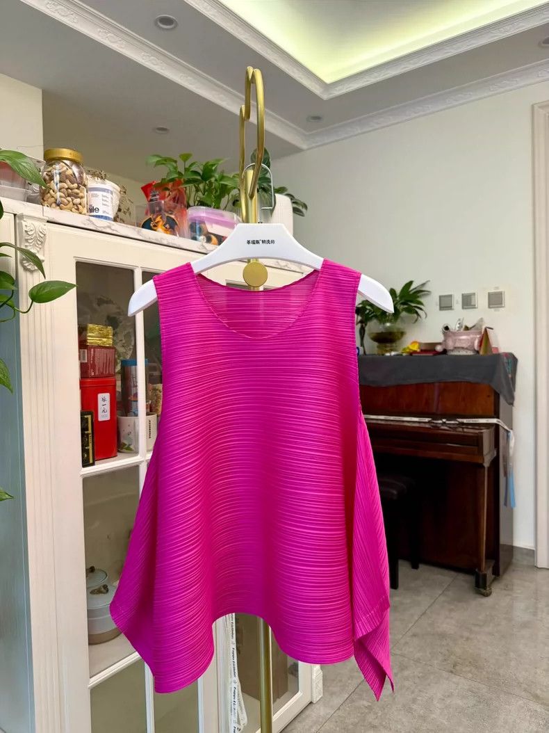 Issey Miyake Issey Miyake size:3 Pink pleated vest Size XS / US 0-2 / IT 36-38 - 1 Thumbnail