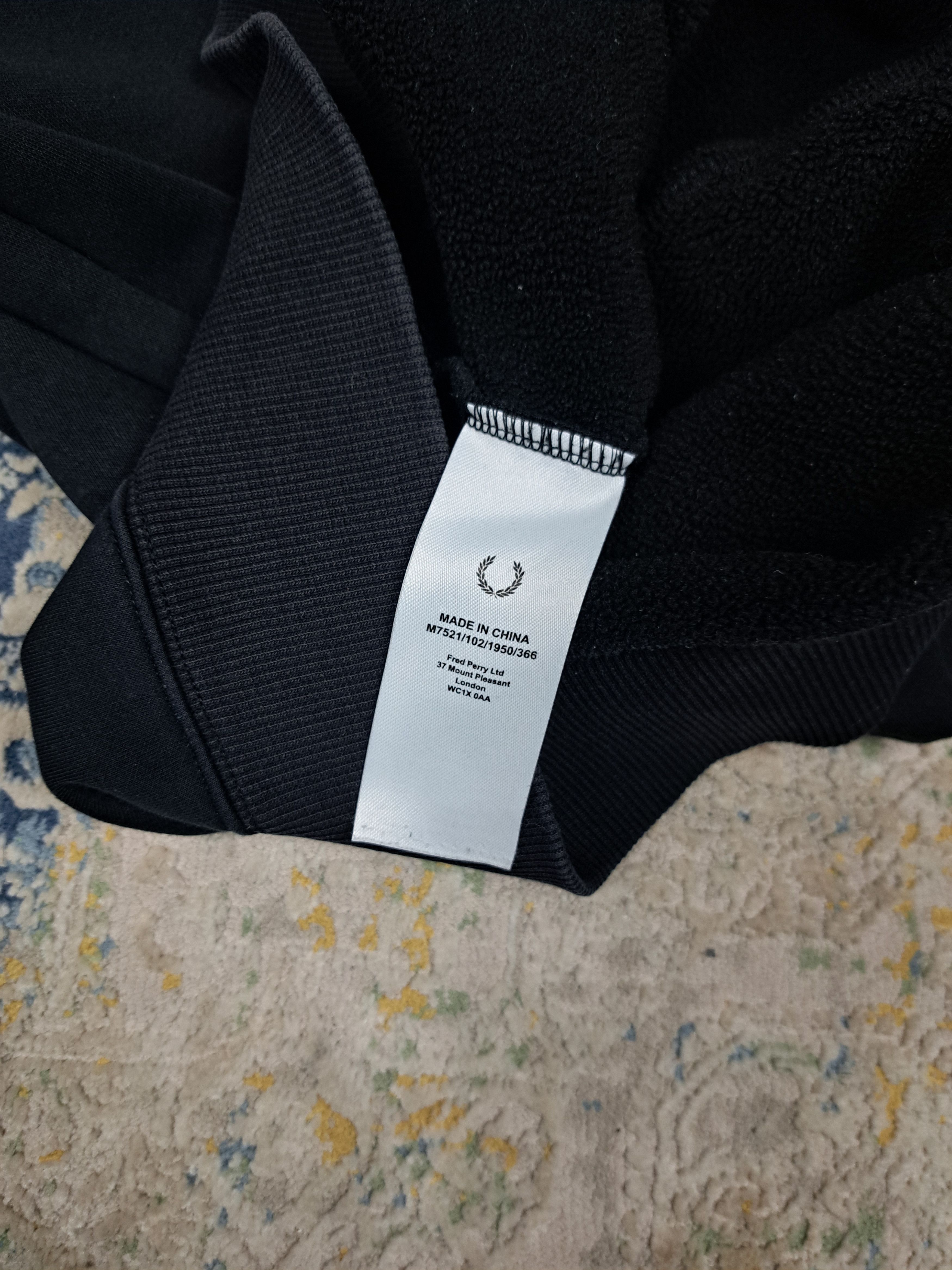 Fred Perry Fred Perry Embroidered Central Logo Blokecore Sweatshirt Size US M / EU 48-50 / 2 - 5 Thumbnail