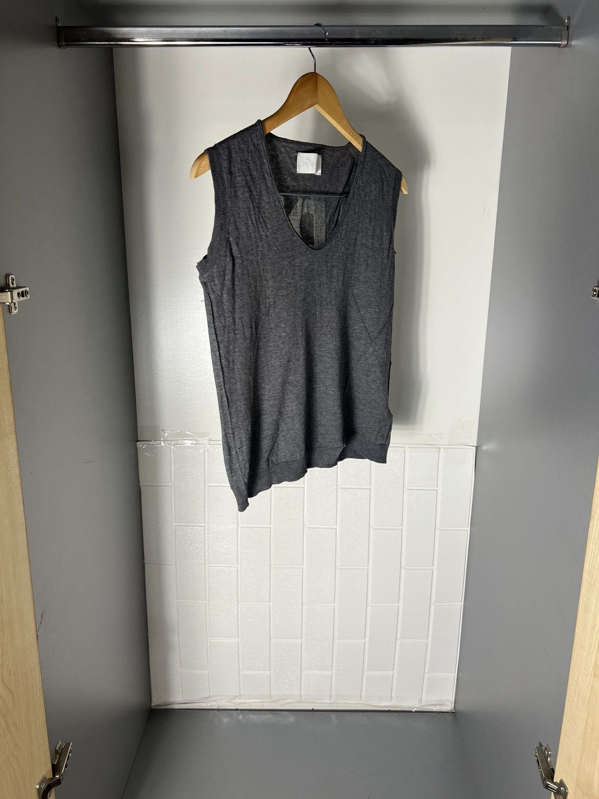 Zadig & Voltaire VINTAGE ZADIG & VOLTAIRE ITALIAN DESIGNER SLEEVELESS SWEATER Size S / US 4 / IT 40 - 4 Thumbnail