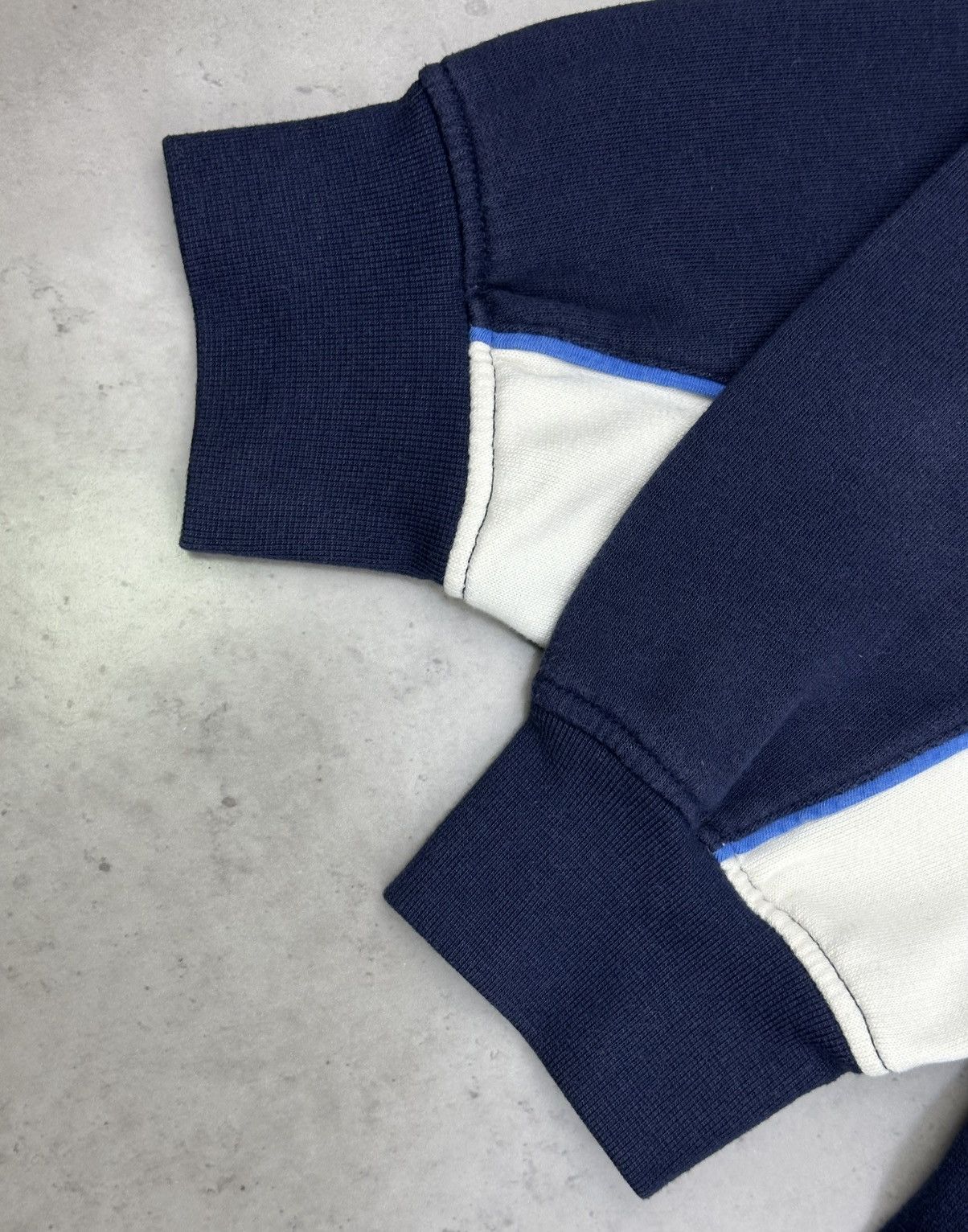 Fred Perry Vintage Fred Perry Blue Sweatshirt XL Crewneck Big Logo Size US XL / EU 56 / 4 - 7 Thumbnail