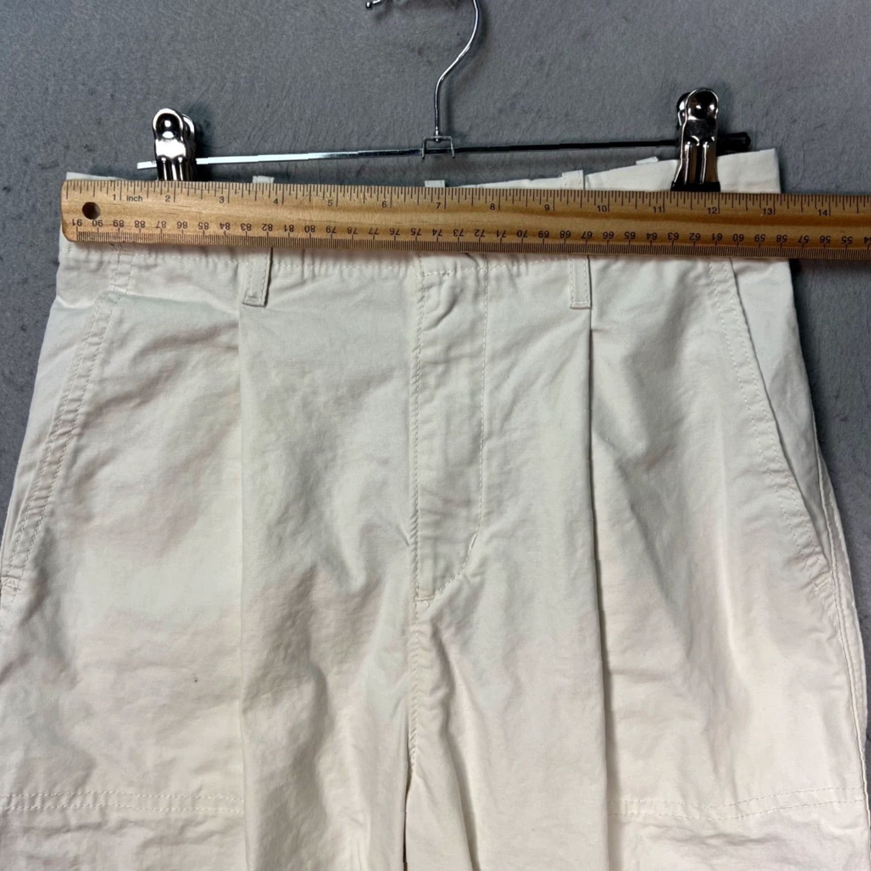 Levi's Levi's Womens 25 White High-Waist Cotton Pleated Tapered Pants Shirt? Size 42" / US 20 - 6 Thumbnail