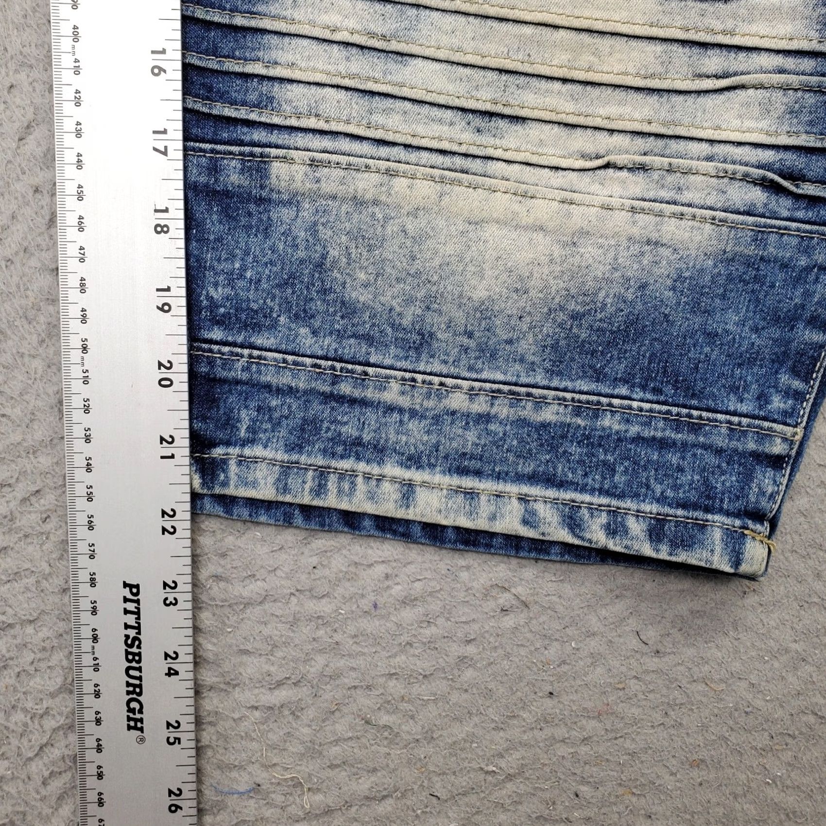 Southpole Southpole Bermuda Shorts Mens 34 Navy Denim Slim Fit Flat Front 5-Pocket Pocket Casual Travel 12 Inseam 22" Outseam Mens Size 34 Navy Denim 90s? Size US 34 / EU 50 - 3 Thumbnail
