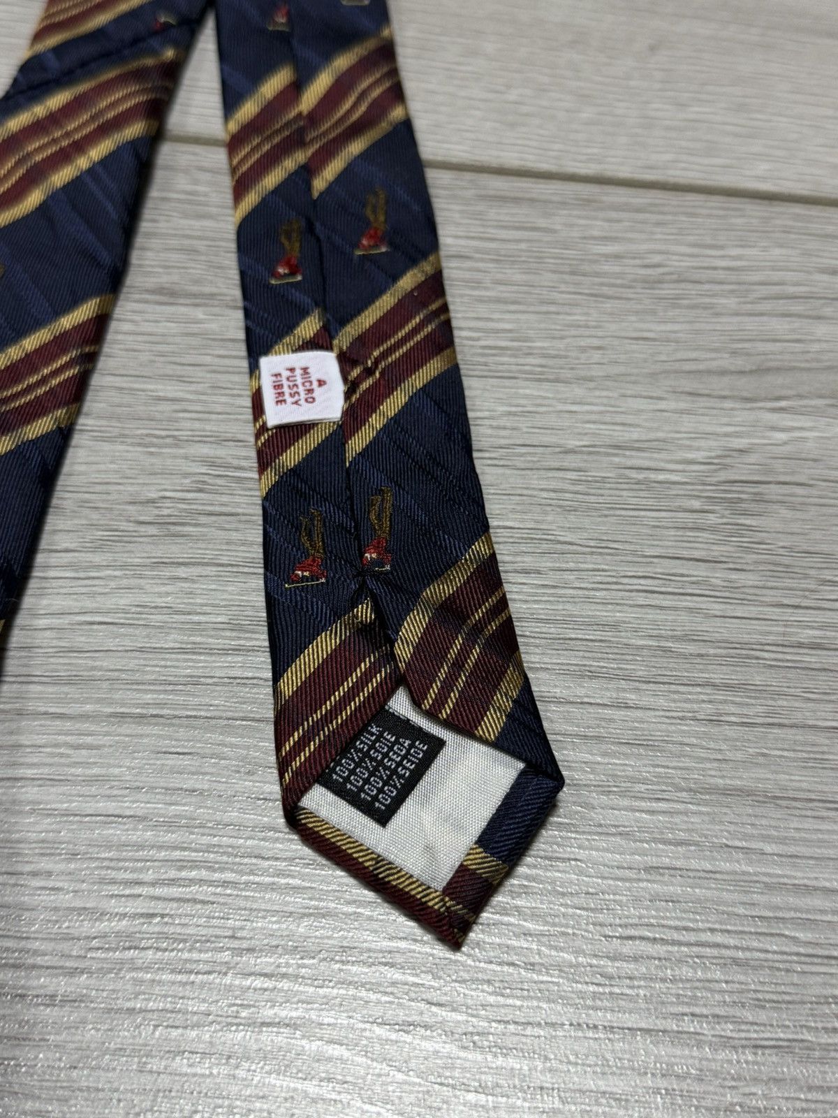 Vintage Nude girl tits silk tie Micro Pussy Fibra golf vintage Size ONE SIZE - 3 Thumbnail