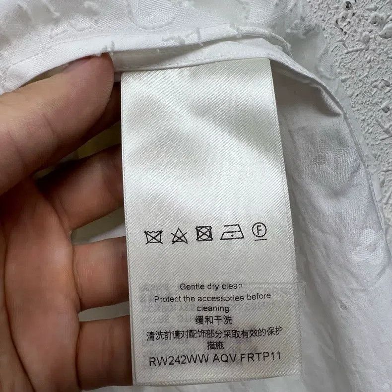 Louis Vuitton Louis Vuitton White Full Embroidered LOGO Shirt Size XS / US 0-2 / IT 36-38 - 5 Thumbnail